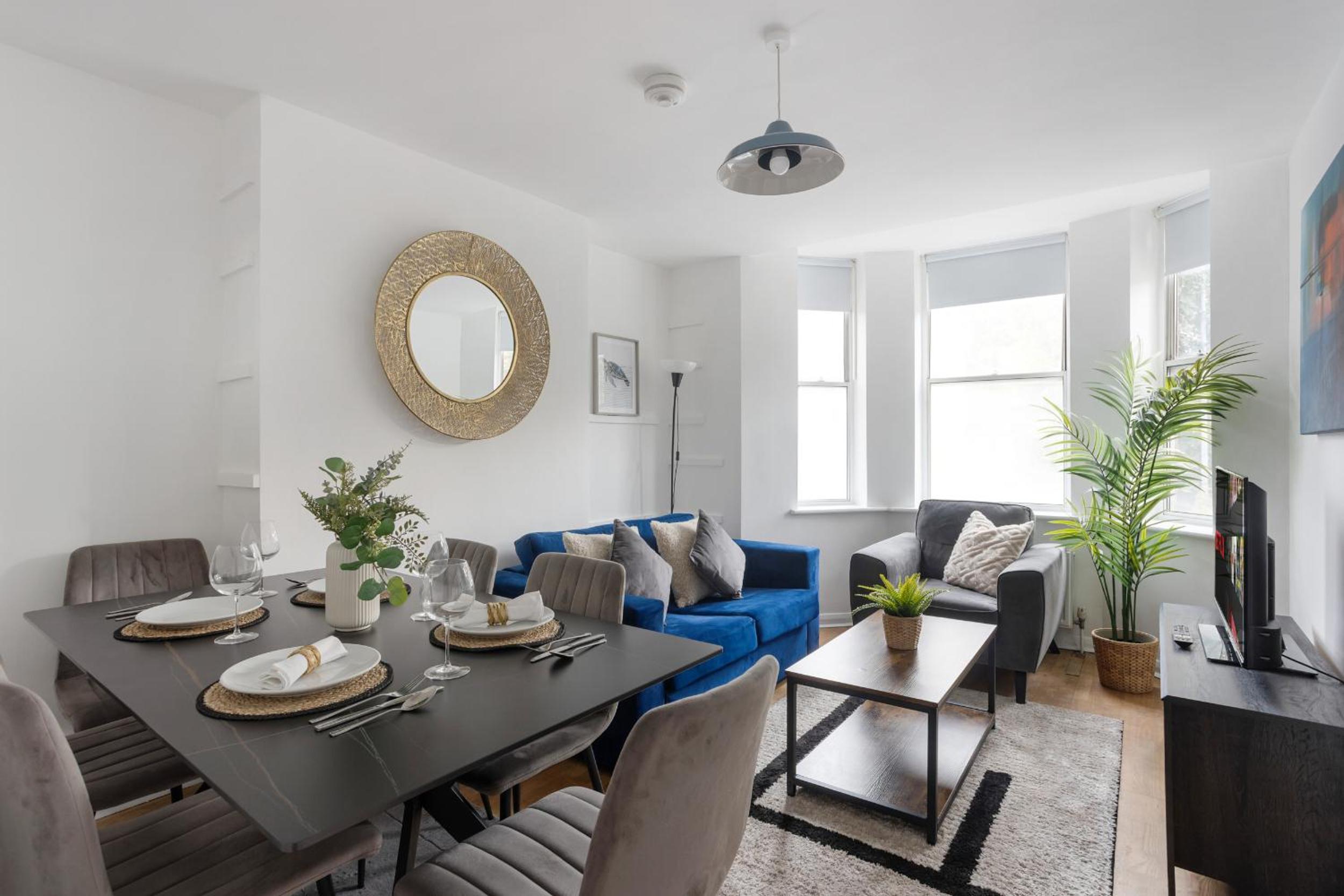 Abodess - Prime Euston Residences with Superking Bed