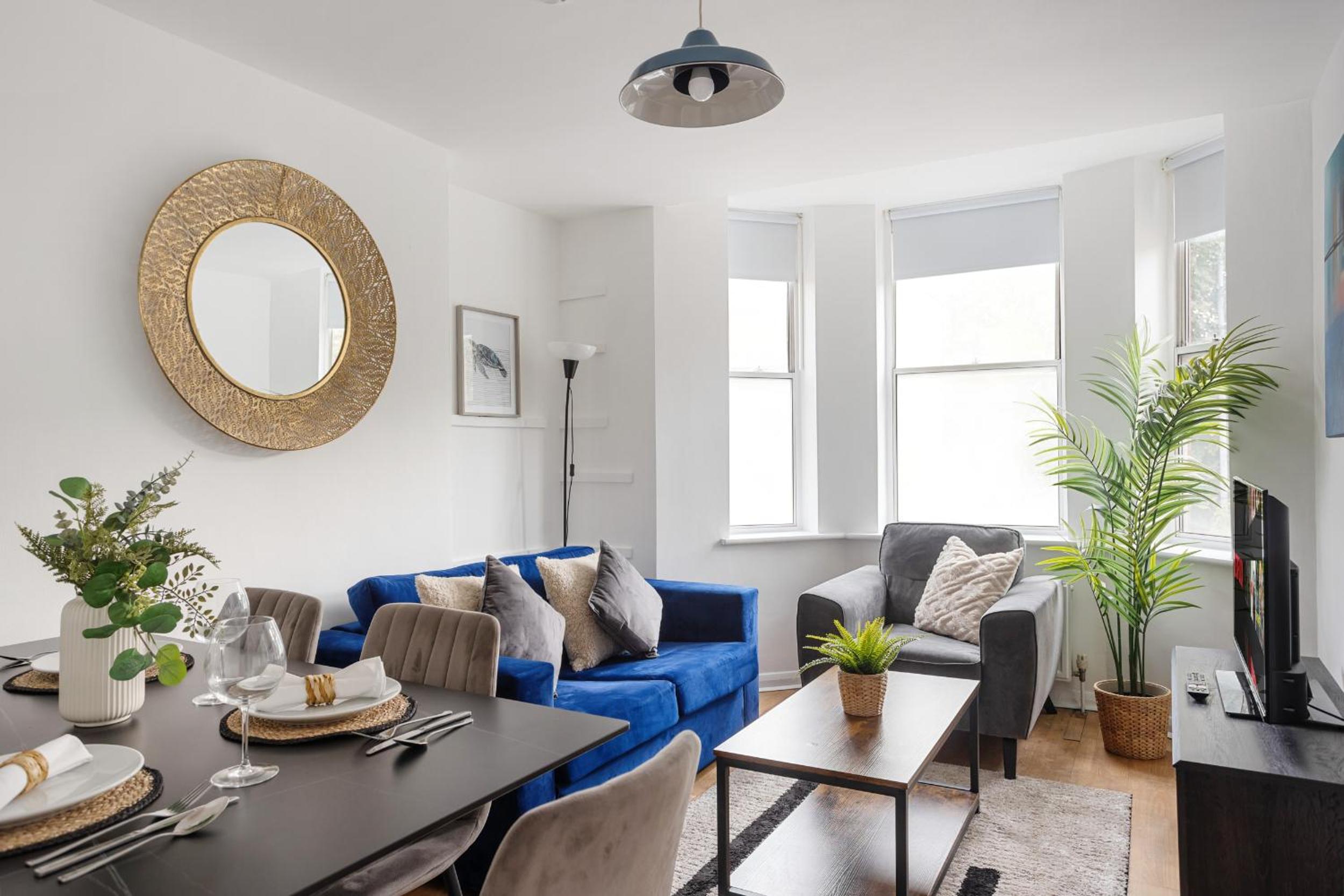 Abodess - Prime Euston Residences with Superking Bed