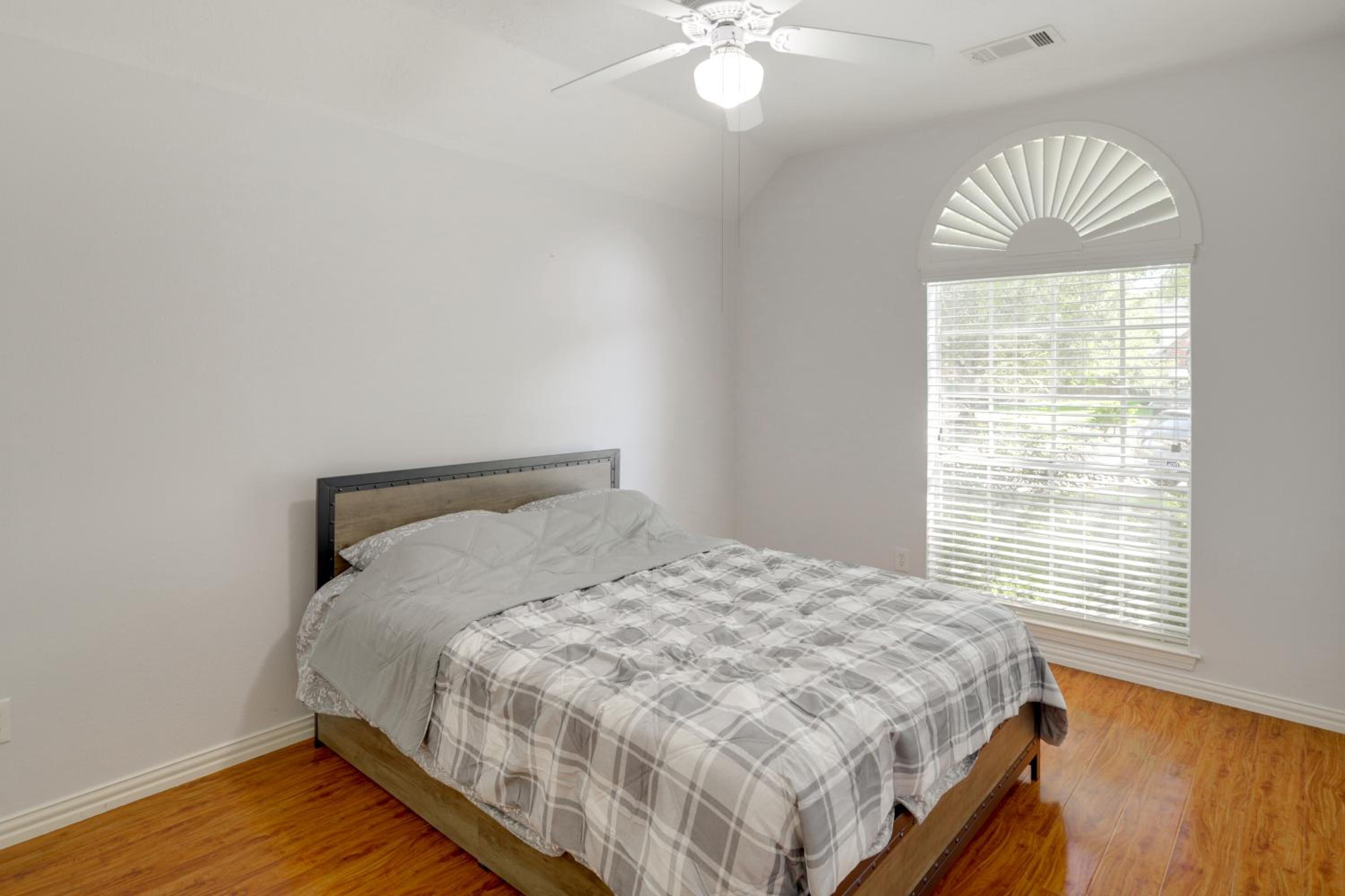 Dogs Welcome, Fenced Yard Richmond Retreat!