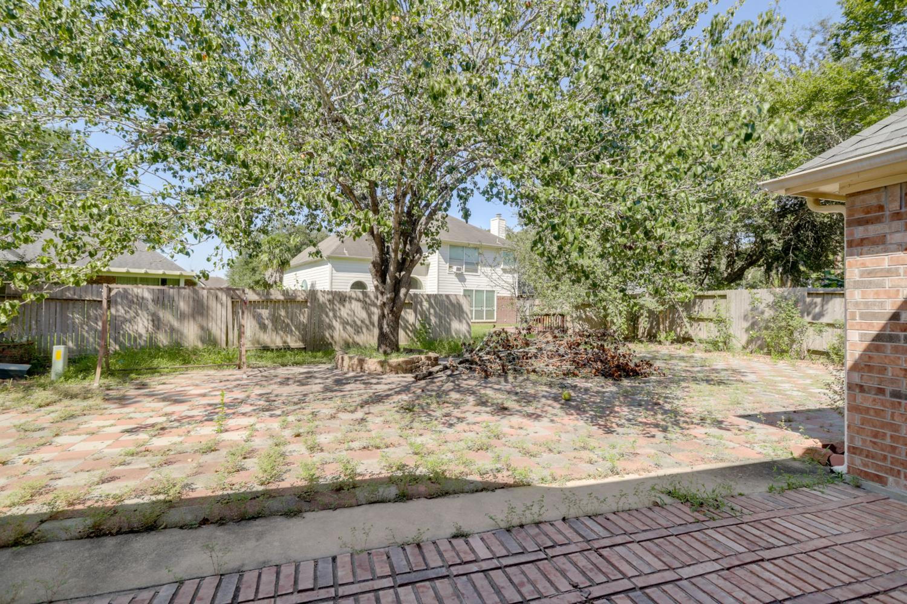 Dogs Welcome, Fenced Yard Richmond Retreat!