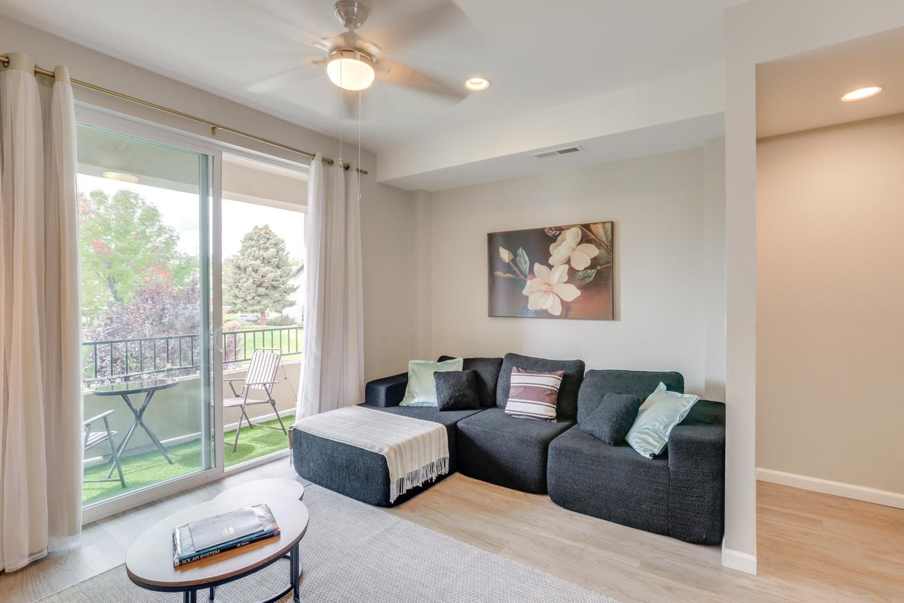 Home Base with Easy 1-80 Access 4 Mi to Dtwn Reno!