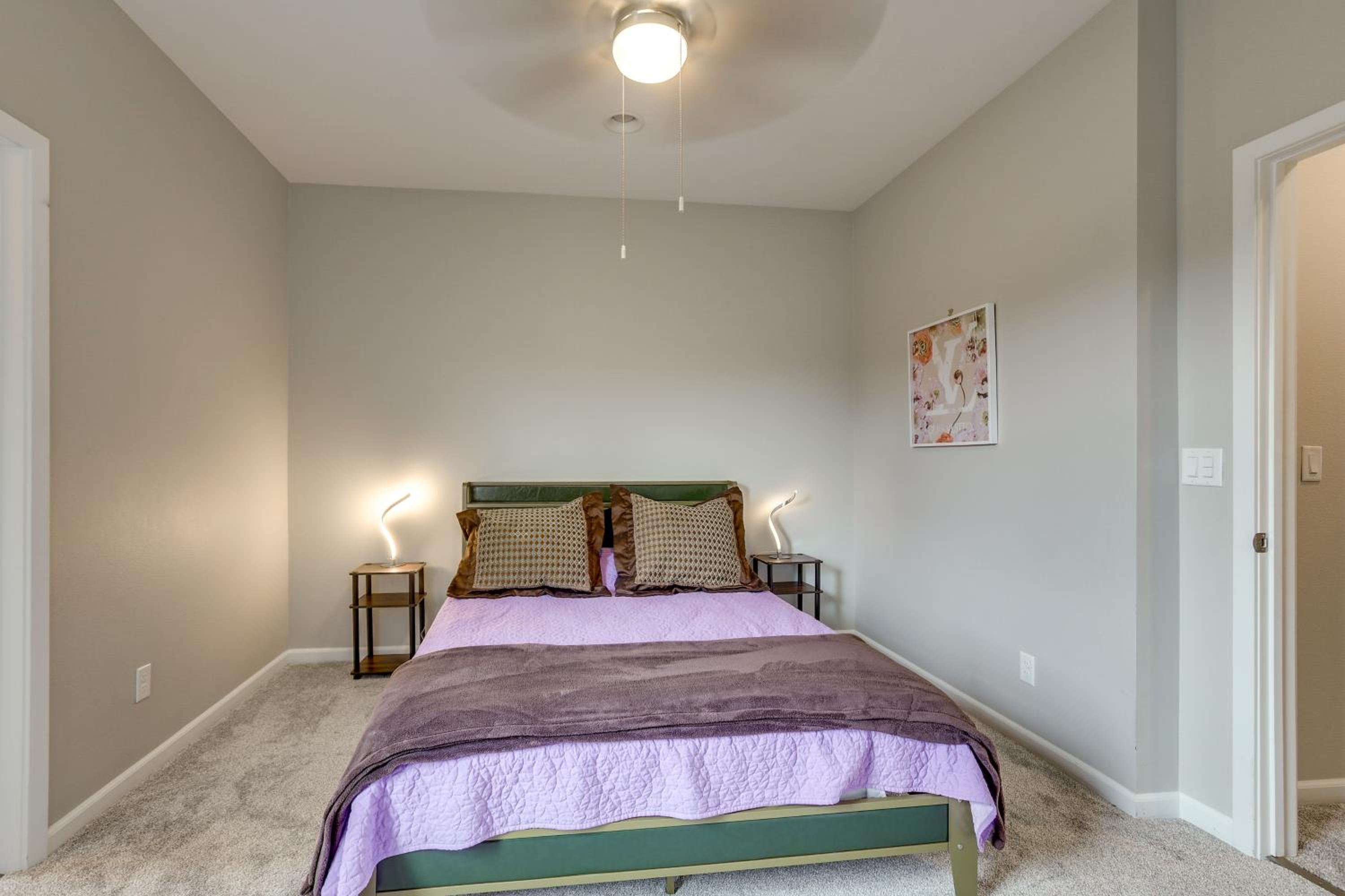 Home Base with Easy 1-80 Access 4 Mi to Dtwn Reno!