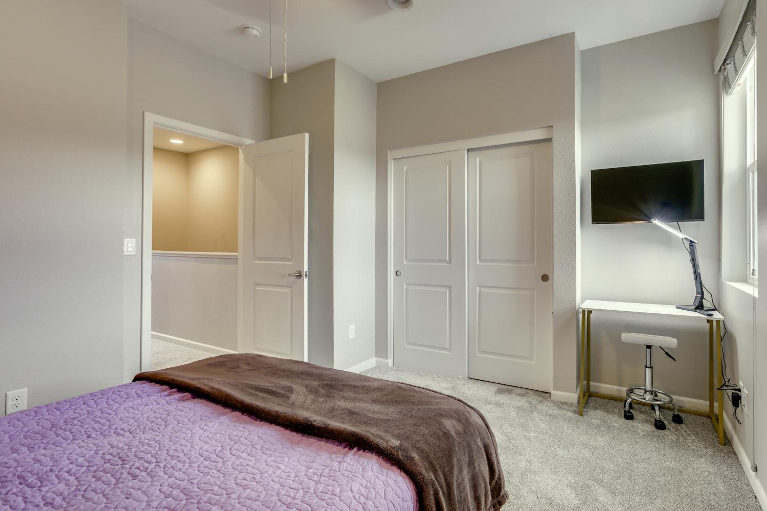 Home Base with Easy 1-80 Access 4 Mi to Dtwn Reno!