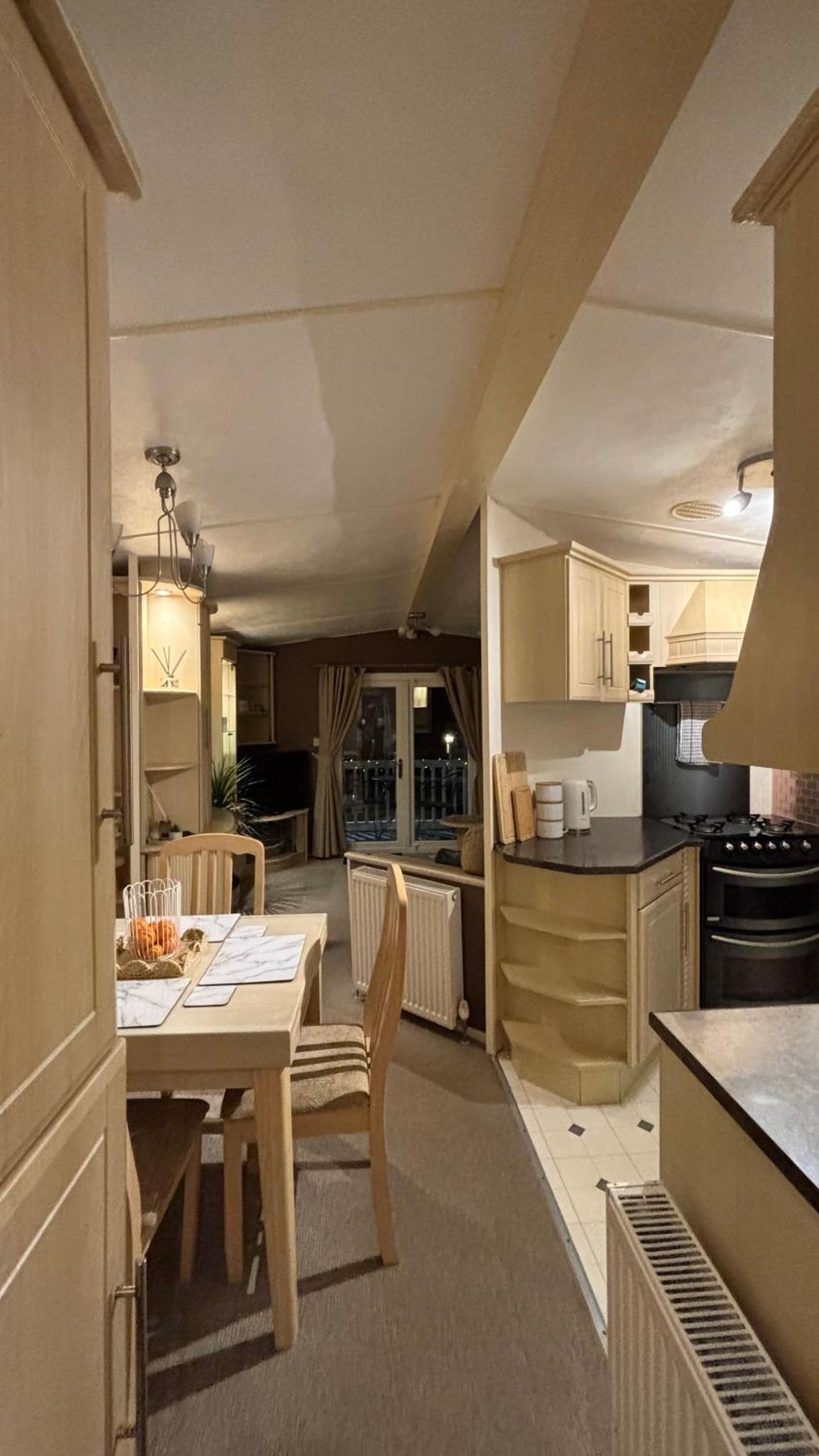 Welsh Bayview Retreat 2-Bed Caravan & 2-Bed Chalet at Clarach Bay Holiday Village