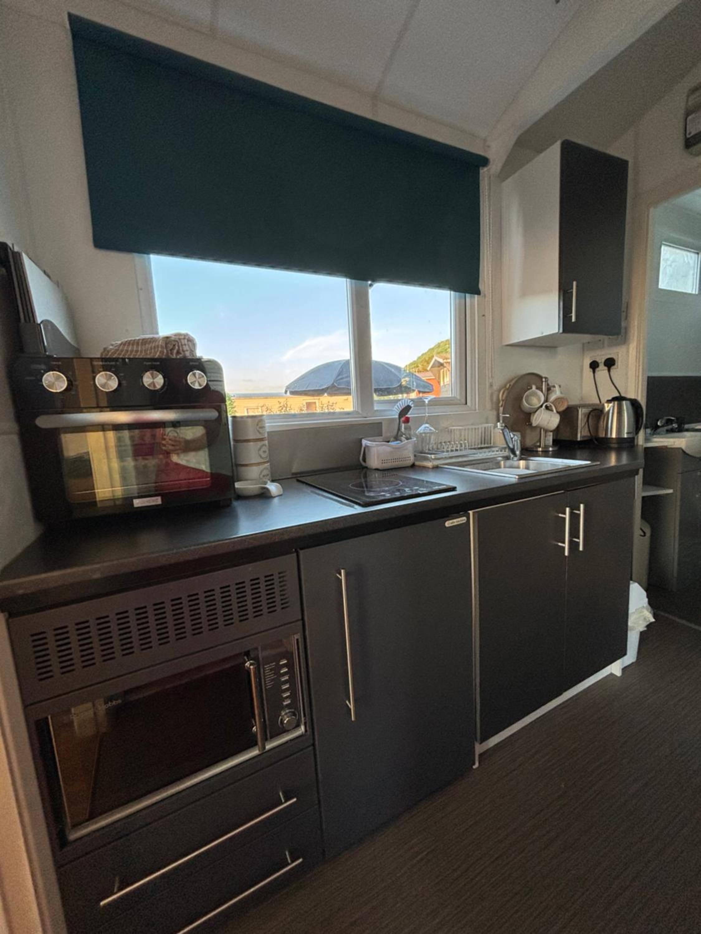 Welsh Bayview Retreat 2-Bed Caravan & 2-Bed Chalet at Clarach Bay Holiday Village