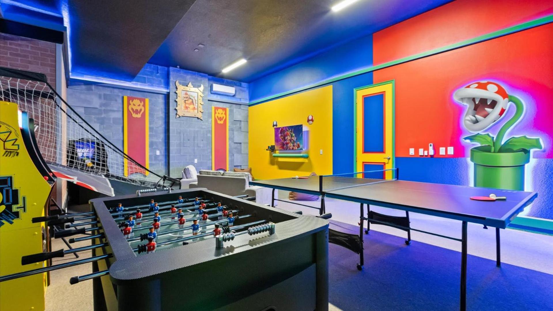 Lakeside Villa with Pool BBQ Cinema & Games Room