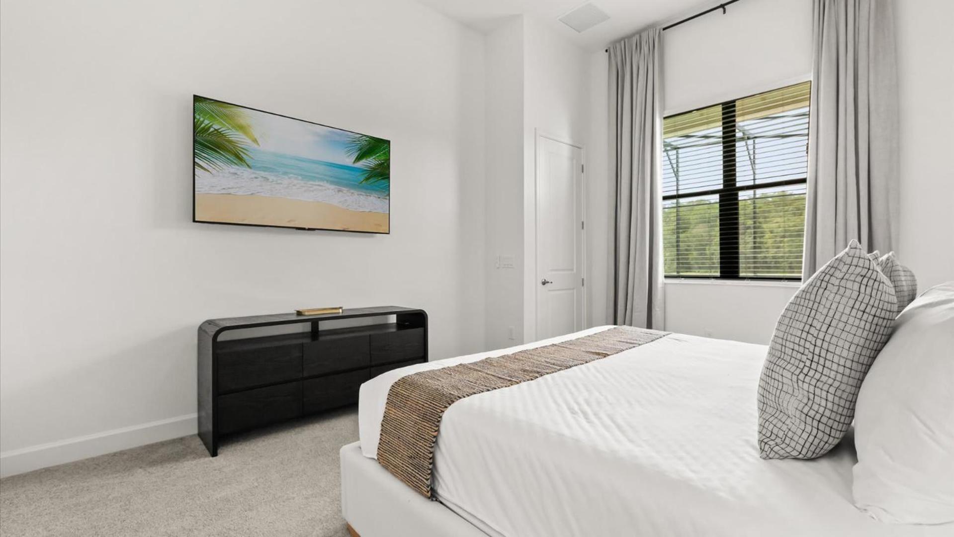 Lakeside Villa with Pool BBQ Cinema & Games Room