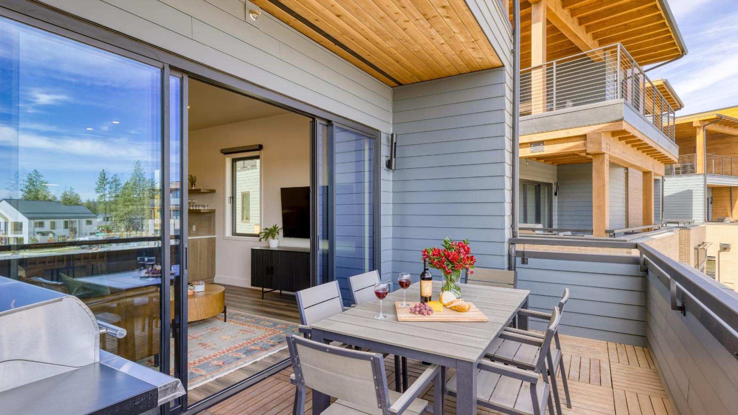 1131 Aerie Buyout 2 Units 5BDR Deck Hot Tub Views Near DT