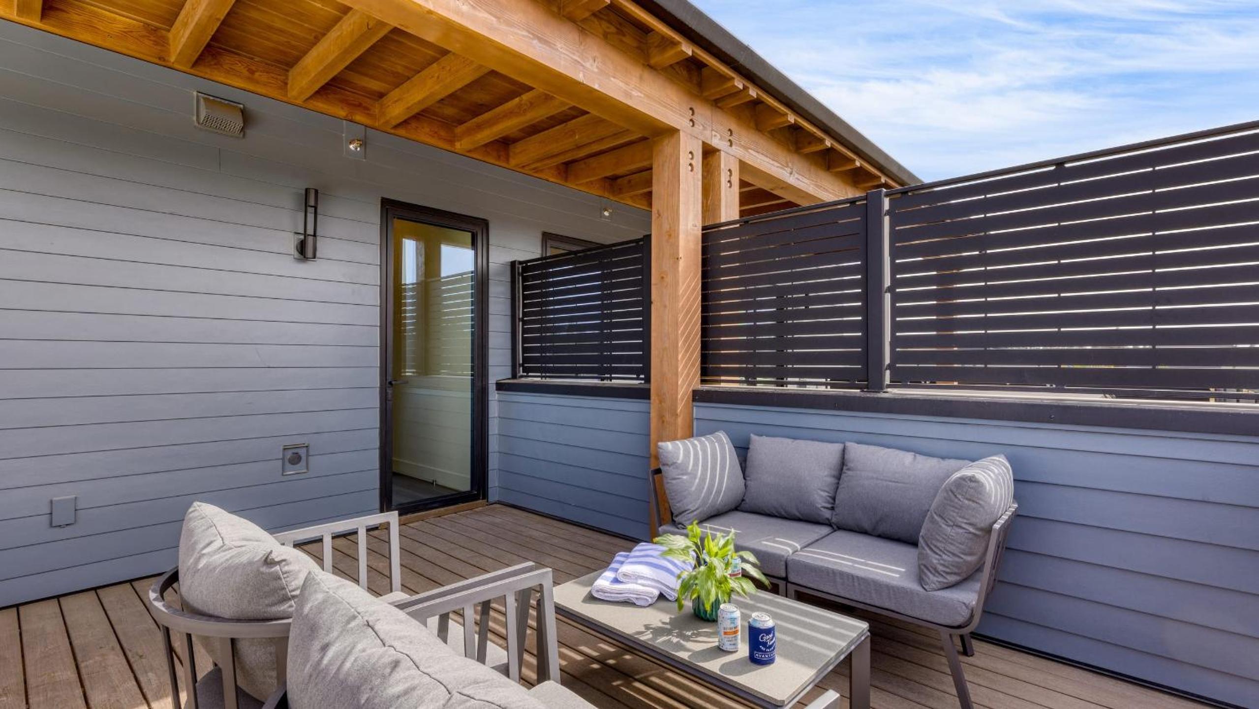 1131 Aerie Buyout 2 Units 5BDR Deck Hot Tub Views Near DT