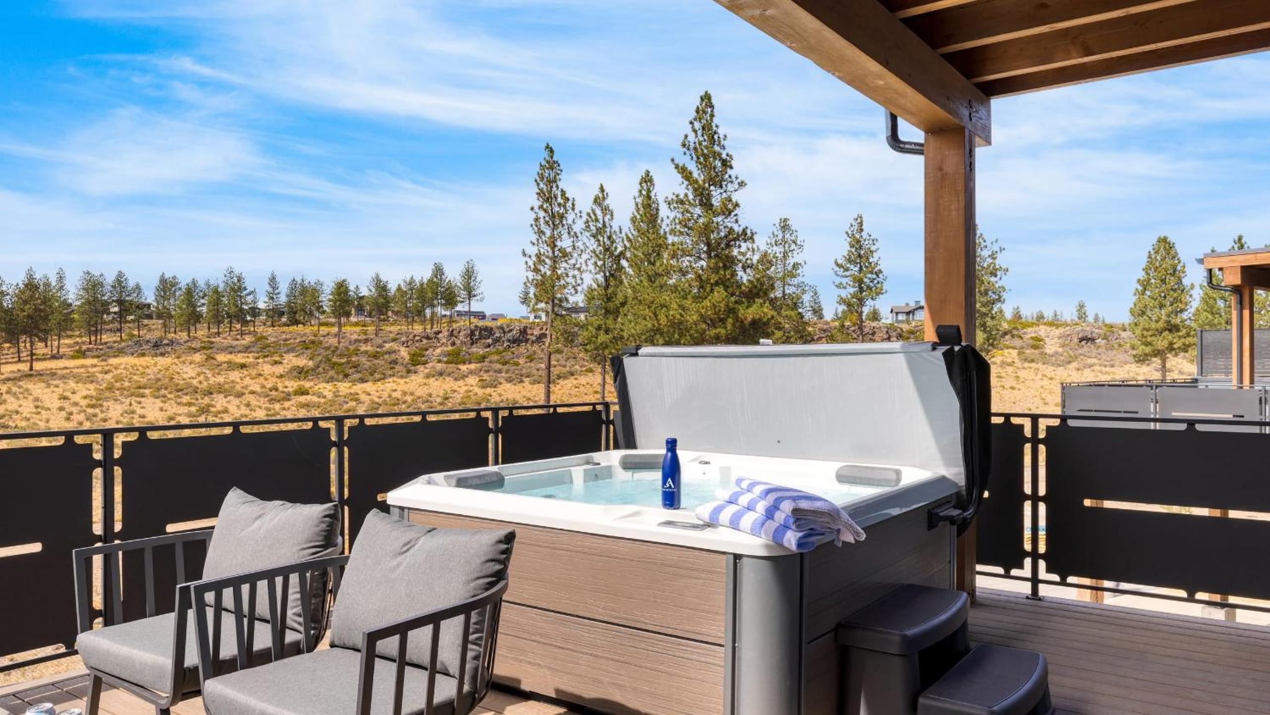 1131 Aerie Buyout 2 Units 5BDR Deck Hot Tub Views Near DT
