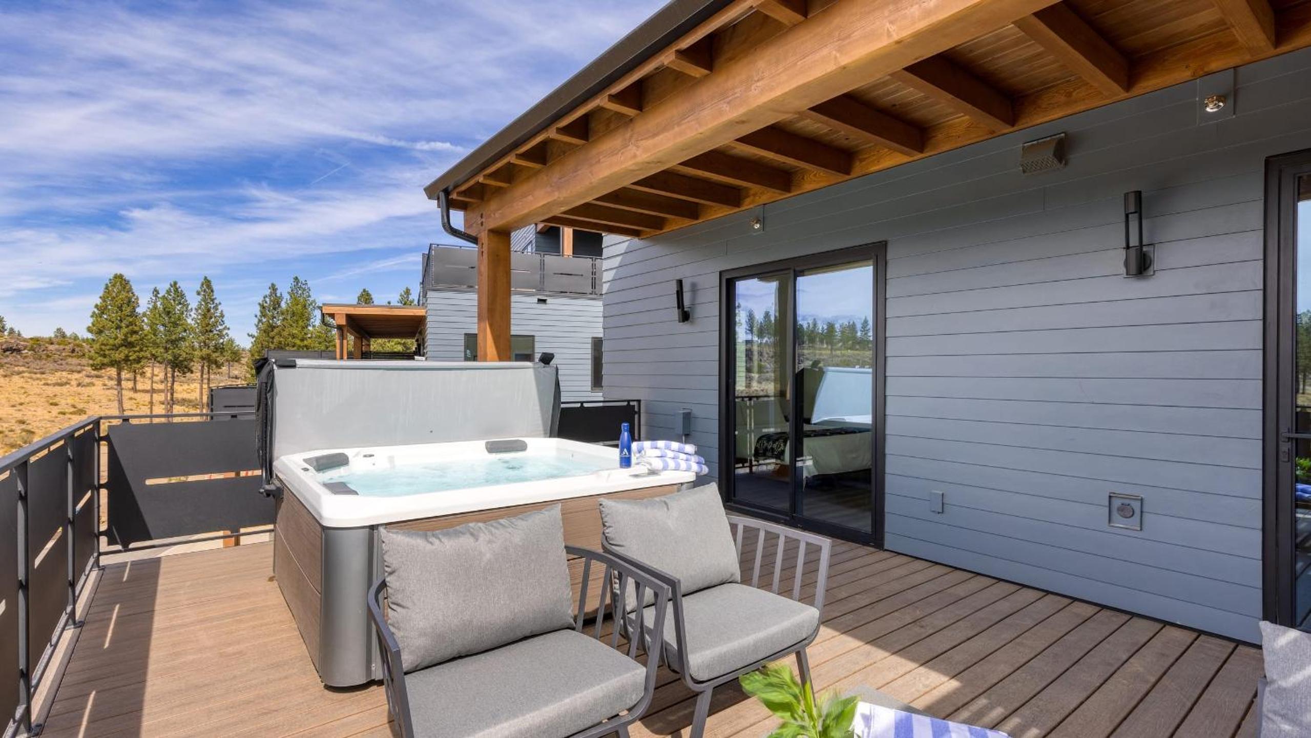 1131 Aerie Buyout 2 Units 5BDR Deck Hot Tub Views Near DT