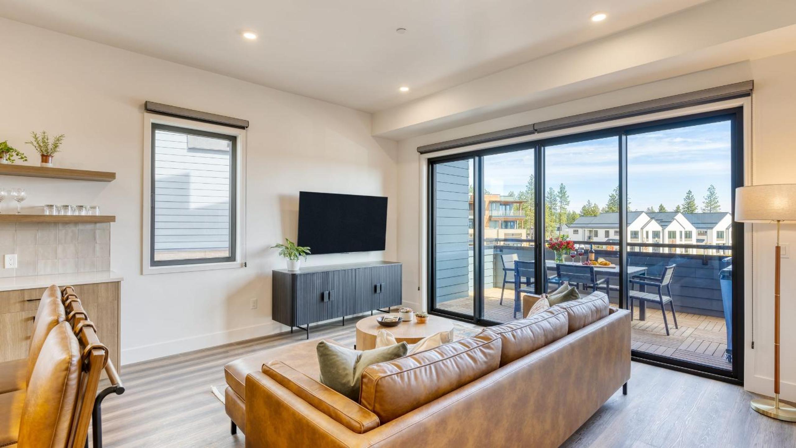 1119 Aerie Buyout 2 Units Near Old Bend Hot Tub Mountain View