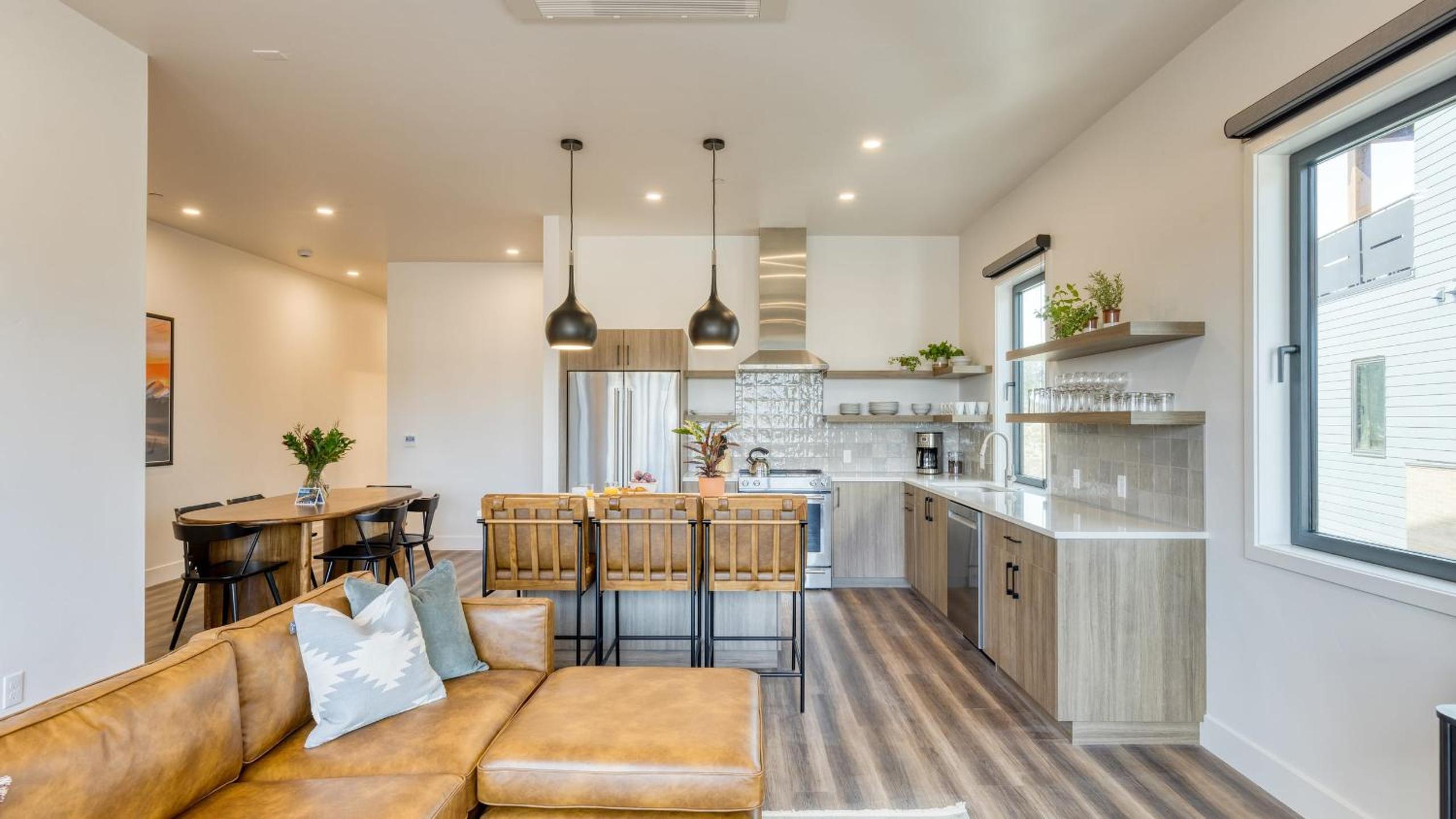 1119 Aerie Buyout 2 Units Near Old Bend Hot Tub Mountain View