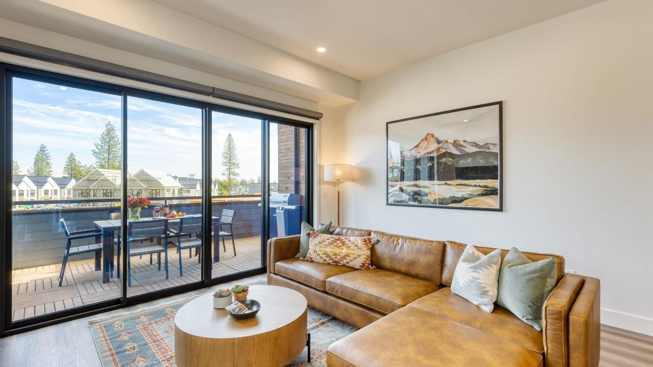 1119 Aerie Buyout 2 Units Near Old Bend Hot Tub Mountain View