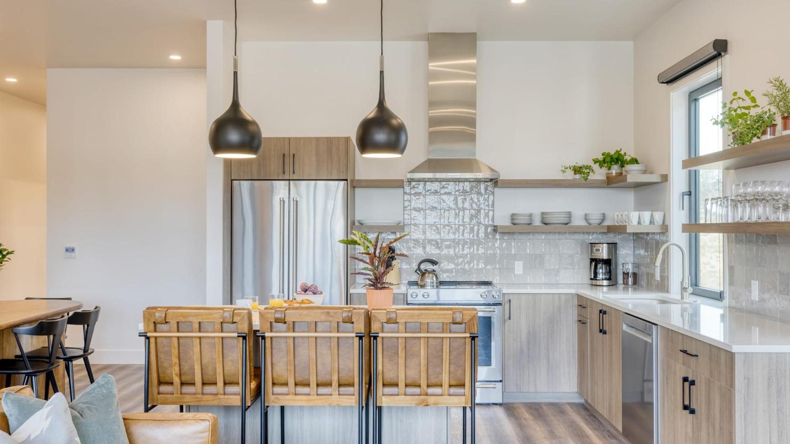 1119 Aerie Buyout 2 Units Near Old Bend Hot Tub Mountain View