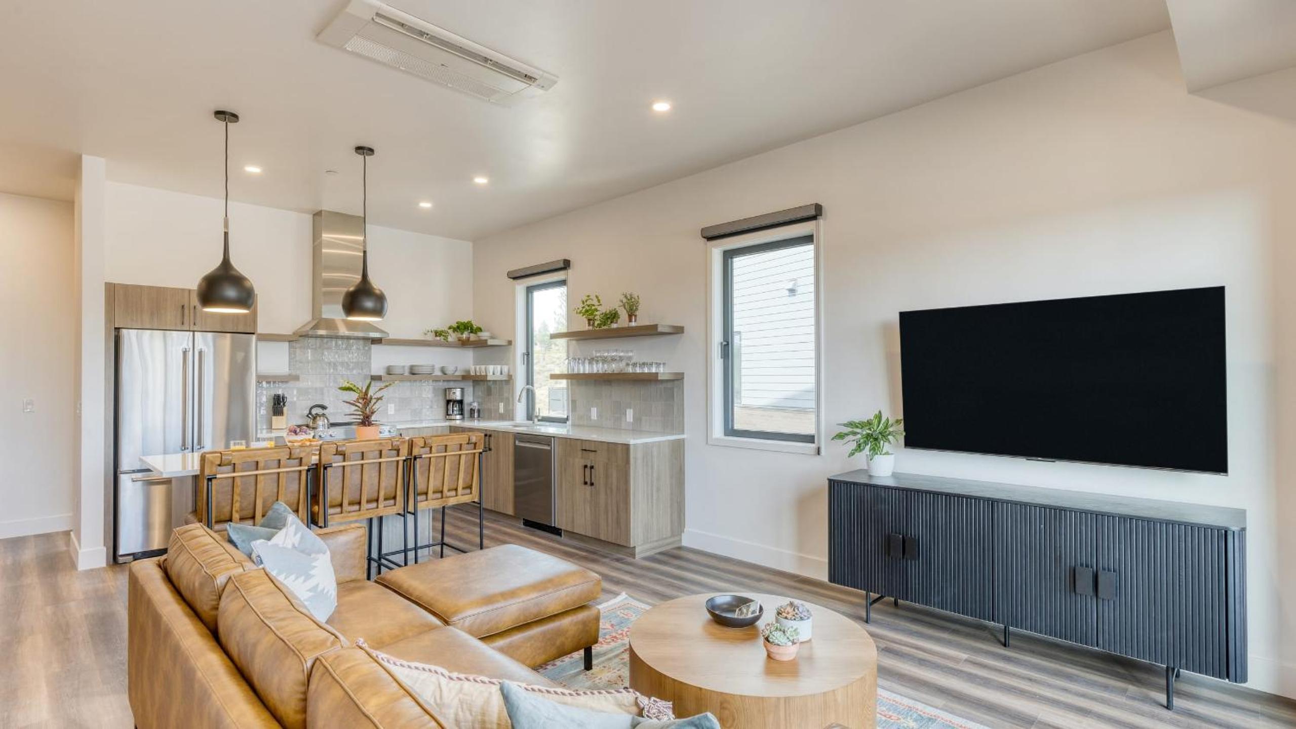 1119 Aerie Buyout 2 Units Near Old Bend Hot Tub Mountain View