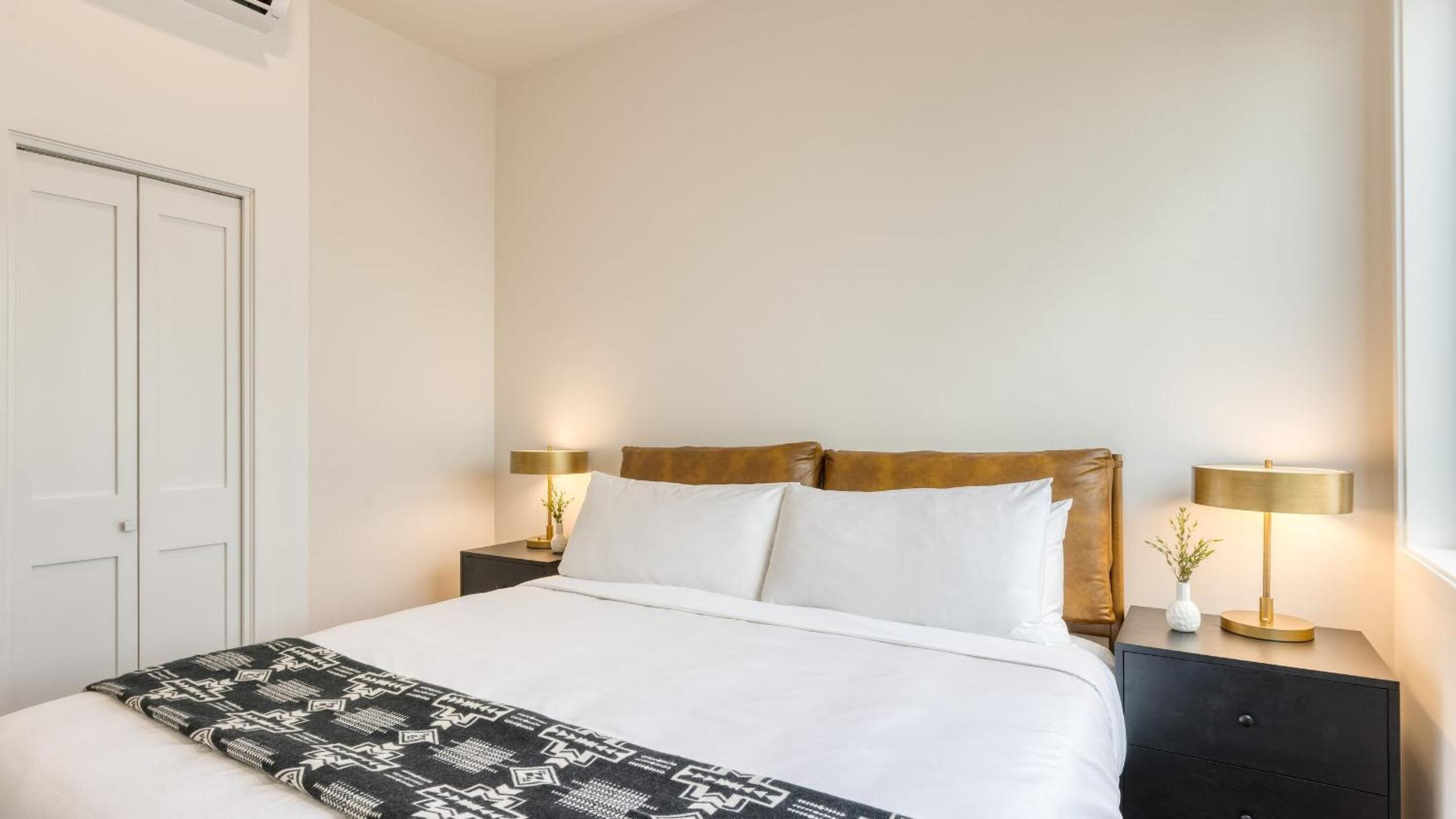 1119 Aerie Buyout 2 Units Near Old Bend Hot Tub Mountain View