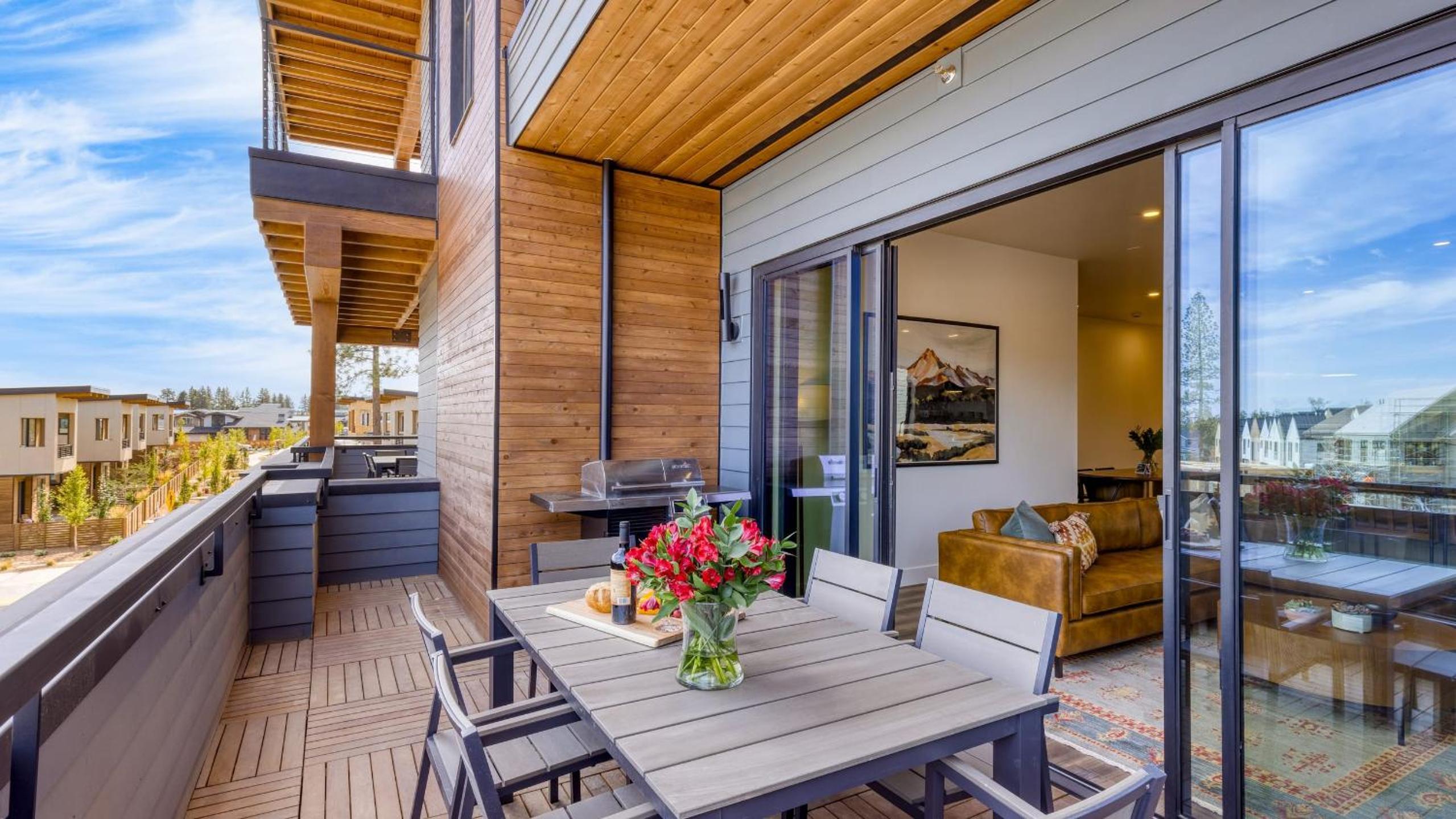 1119 Aerie Buyout 2 Units Near Old Bend Hot Tub Mountain View