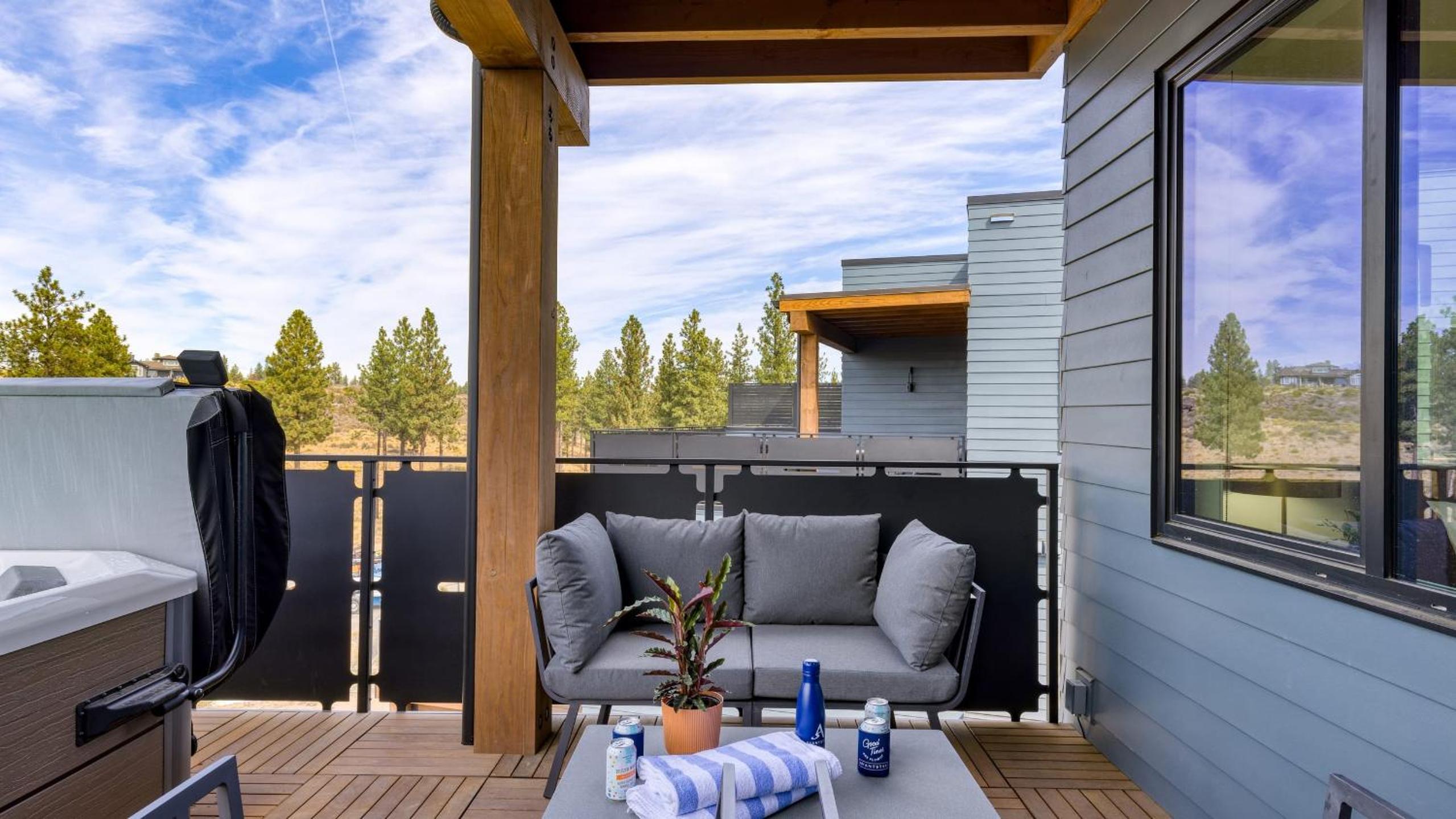 1119 Aerie Buyout 2 Units Near Old Bend Hot Tub Mountain View