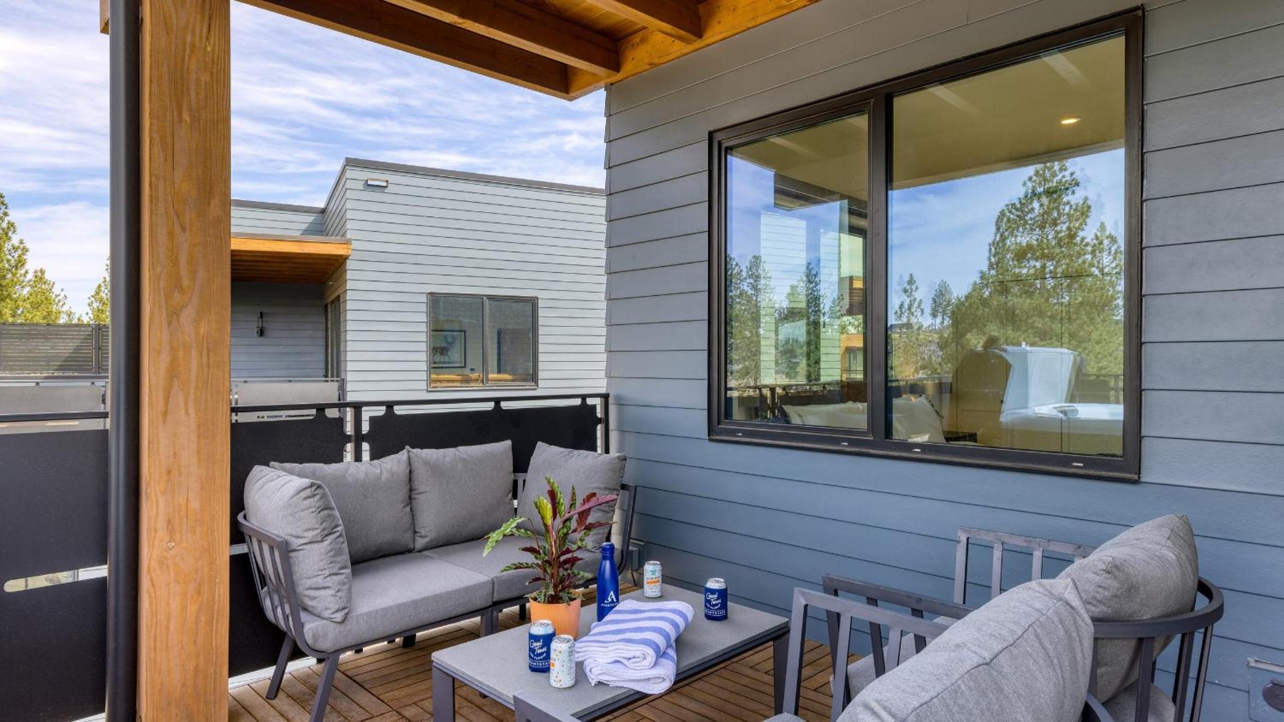 1119 Aerie Buyout 2 Units Near Old Bend Hot Tub Mountain View