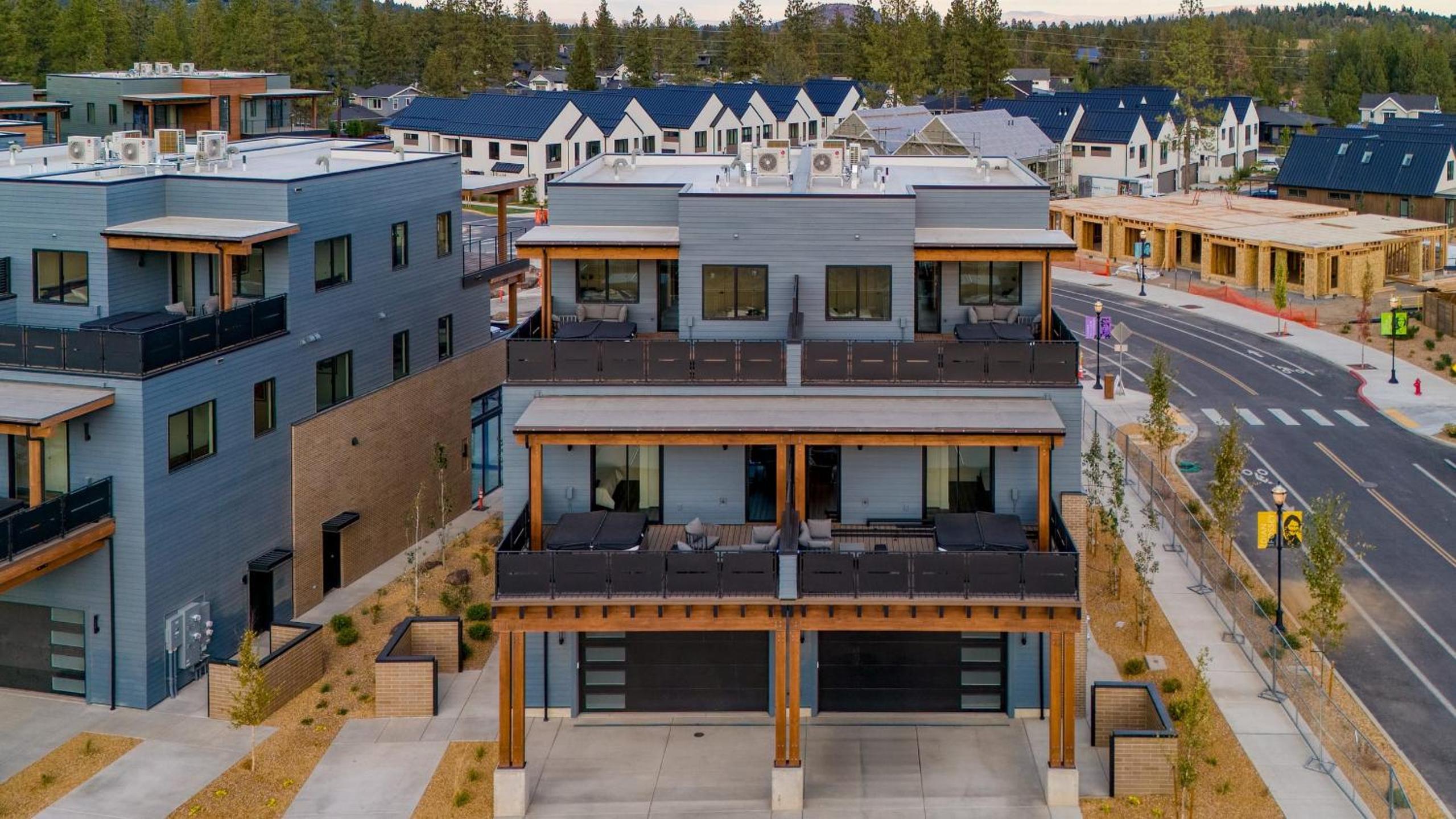 1119 Aerie Buyout 2 Units Near Old Bend Hot Tub Mountain View