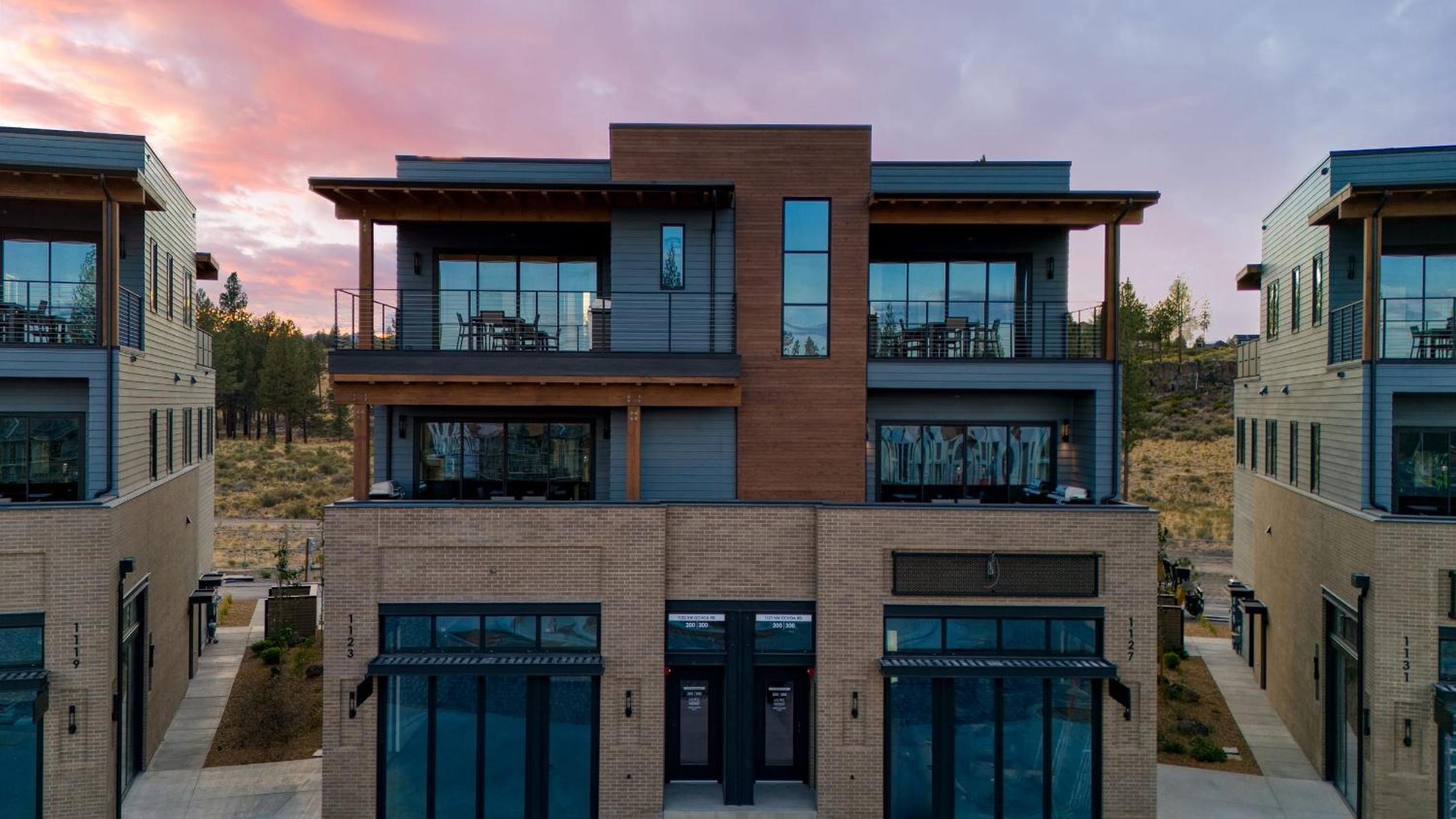 1119 Aerie Buyout 2 Units Near Old Bend Hot Tub Mountain View