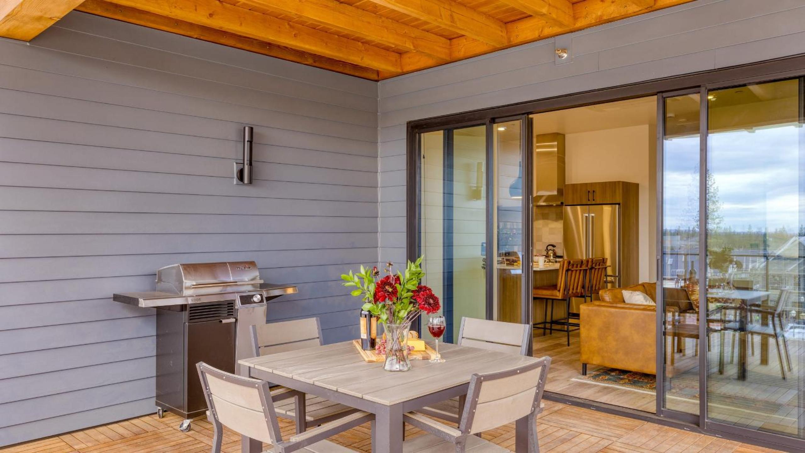 1123 Aerie Buyout 2 Units 5BDR w Hot Tub Mins to Old Bend