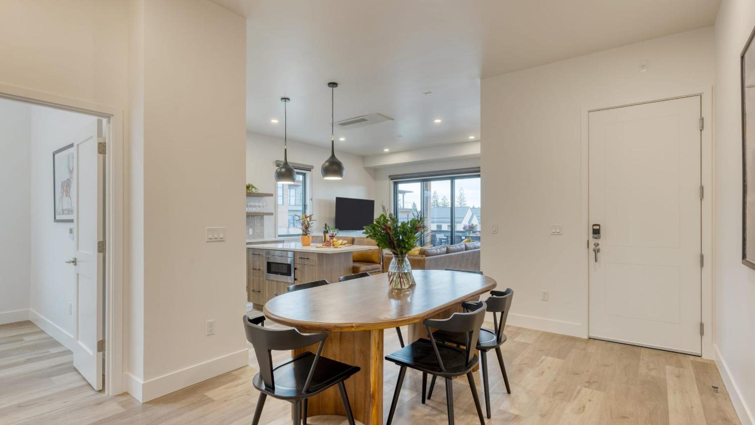 Aerie Stylish 6 Unit Buyout 15BDR Near Downtown Mountain Views Hot Tub