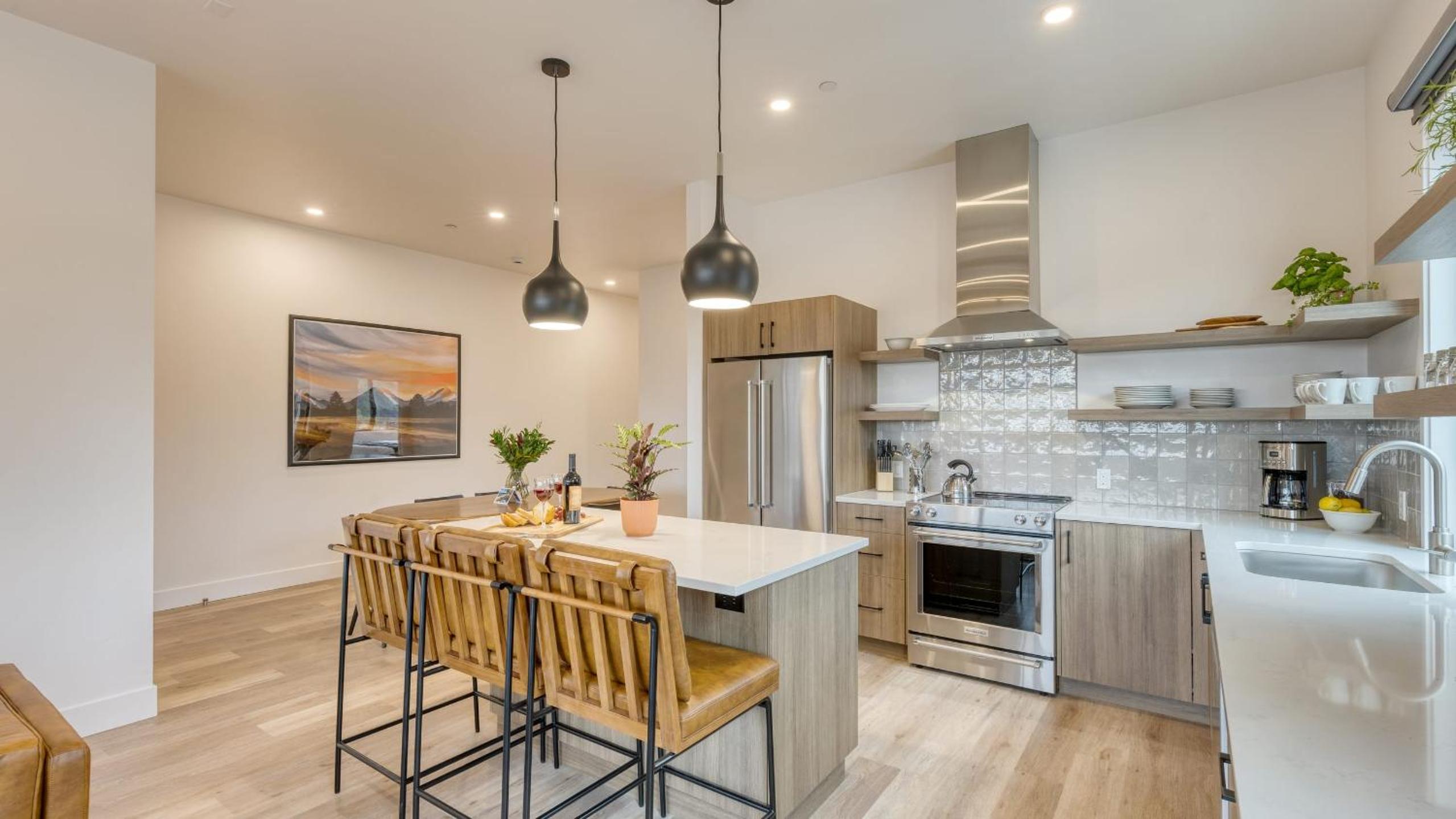 Aerie Stylish 6 Unit Buyout 15BDR Near Downtown Mountain Views Hot Tub