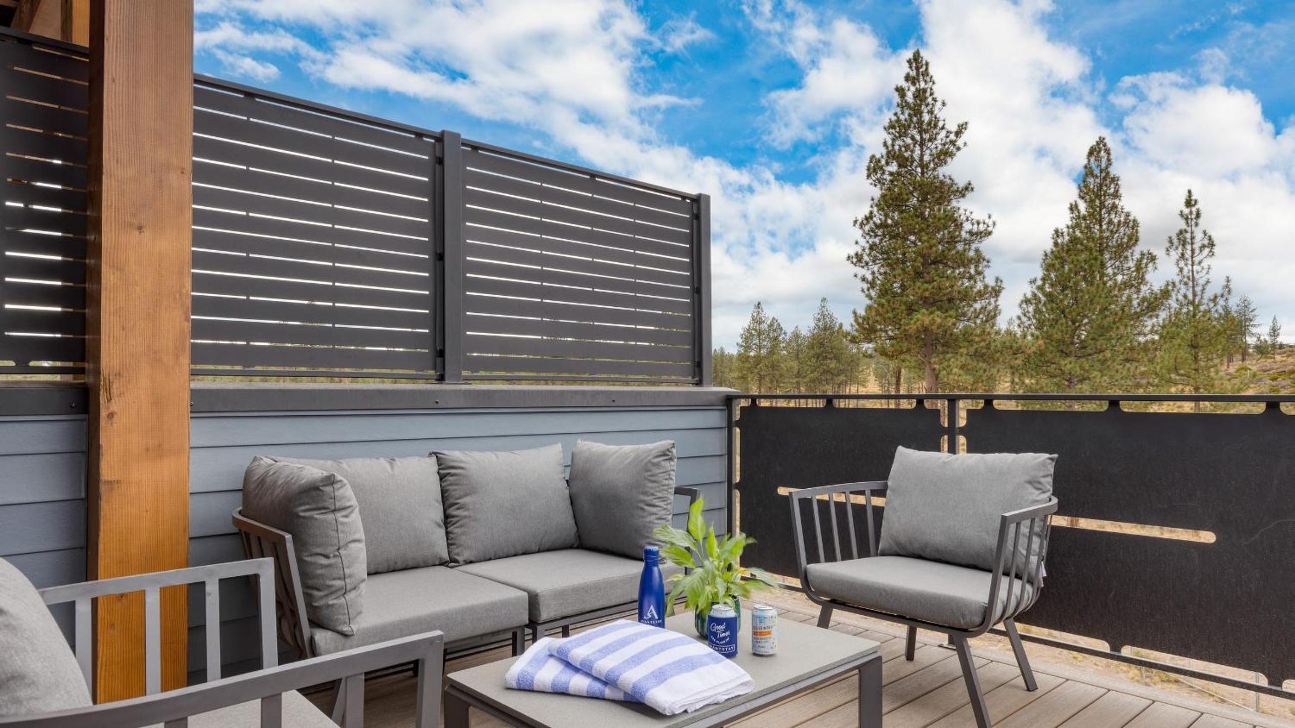Aerie Stylish 6 Unit Buyout 15BDR Near Downtown Mountain Views Hot Tub
