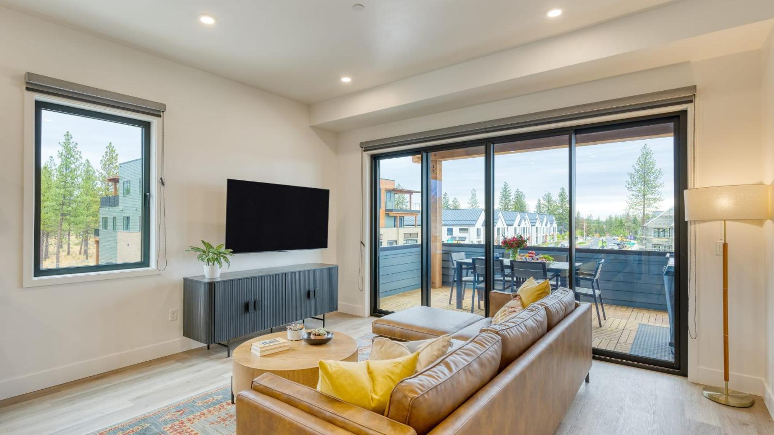 1127 Aerie Buyout 2 Units w Hot TubMountain Views Near Downtown