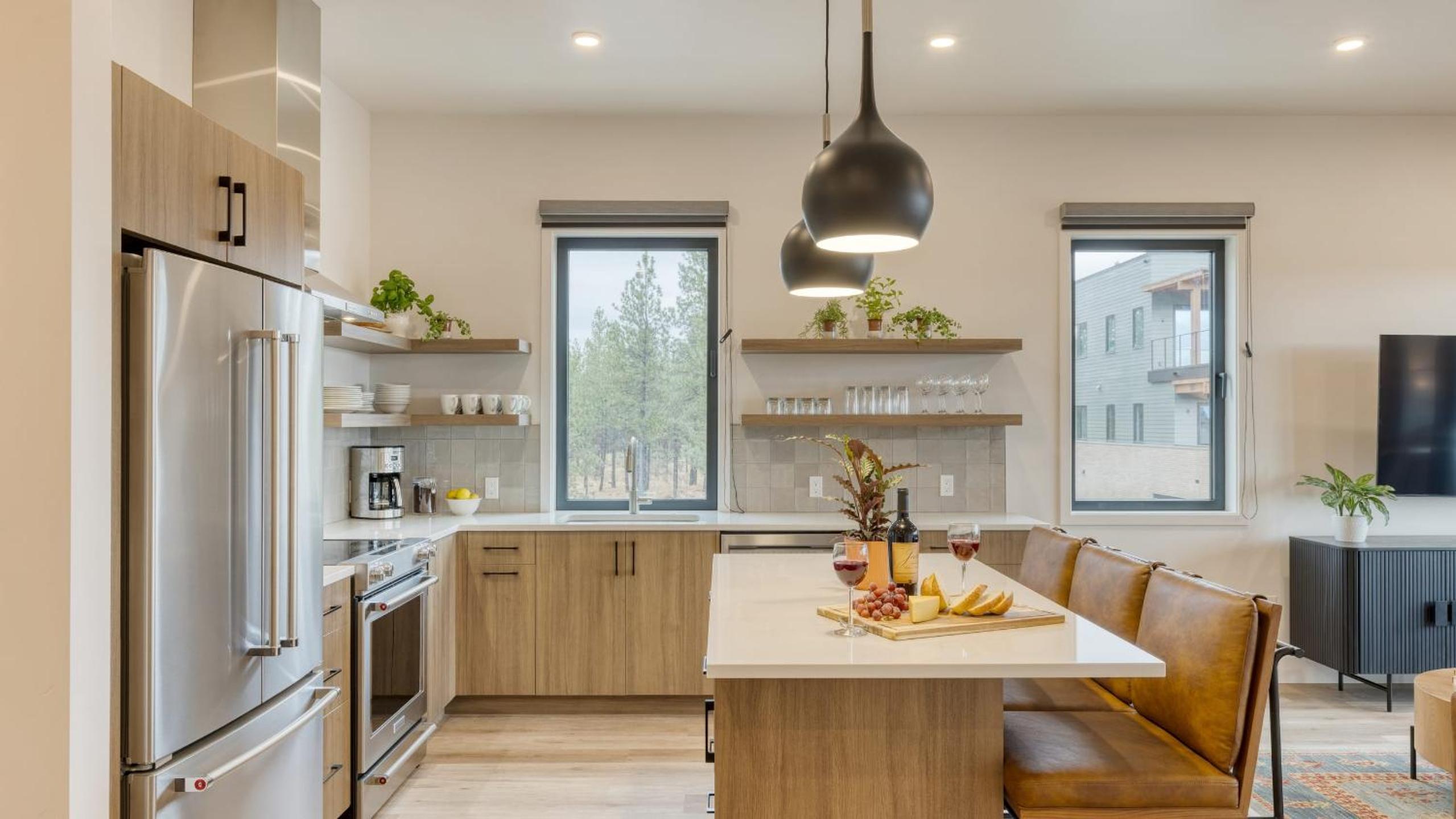 1127 Aerie Buyout 2 Units w Hot TubMountain Views Near Downtown