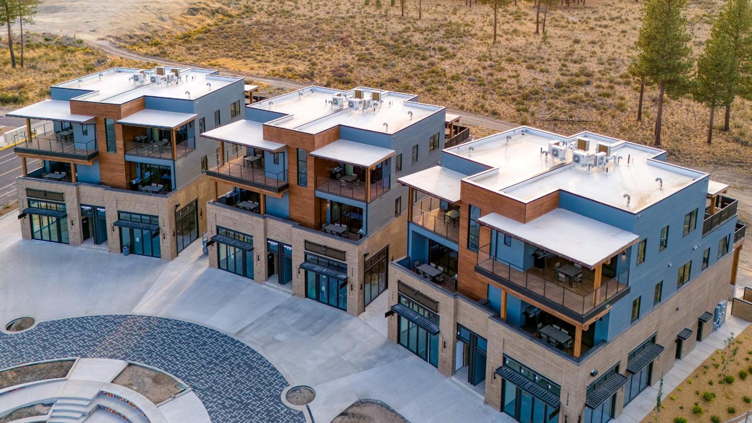 1127 Aerie Buyout 2 Units w Hot TubMountain Views Near Downtown