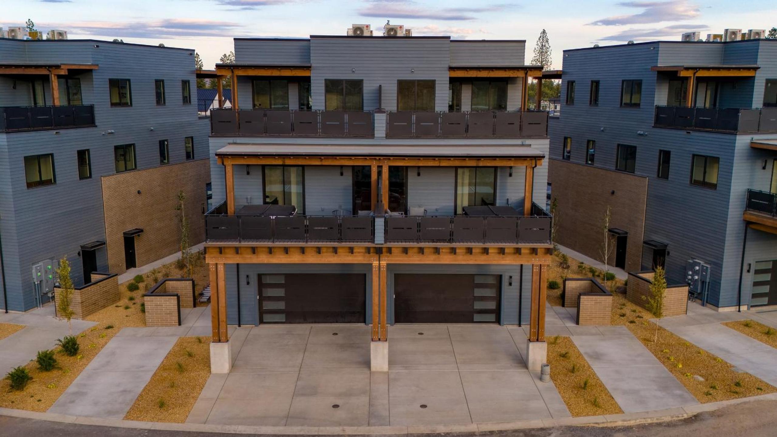 1127 Aerie Buyout 2 Units w Hot TubMountain Views Near Downtown
