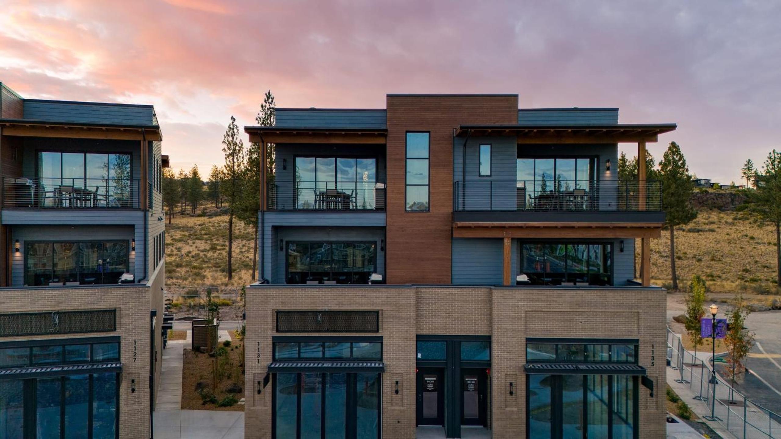 Aerie Modern 4 Unit Buyout 4 Units w Hot Tub Mountain Views Near Downtown