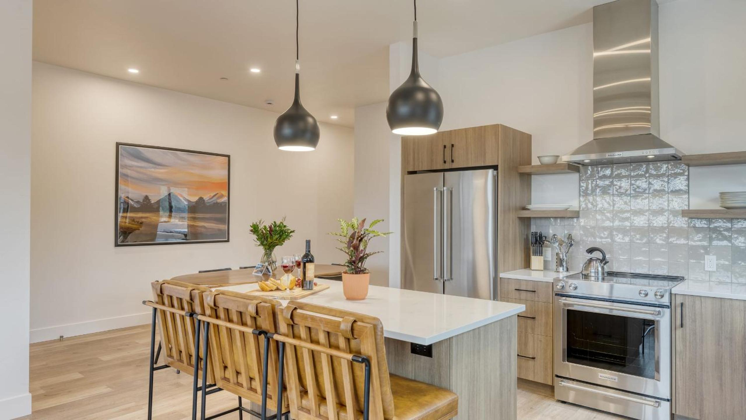 Aerie Modern 4 Unit Buyout 4 Units w Hot Tub Mountain Views Near Downtown