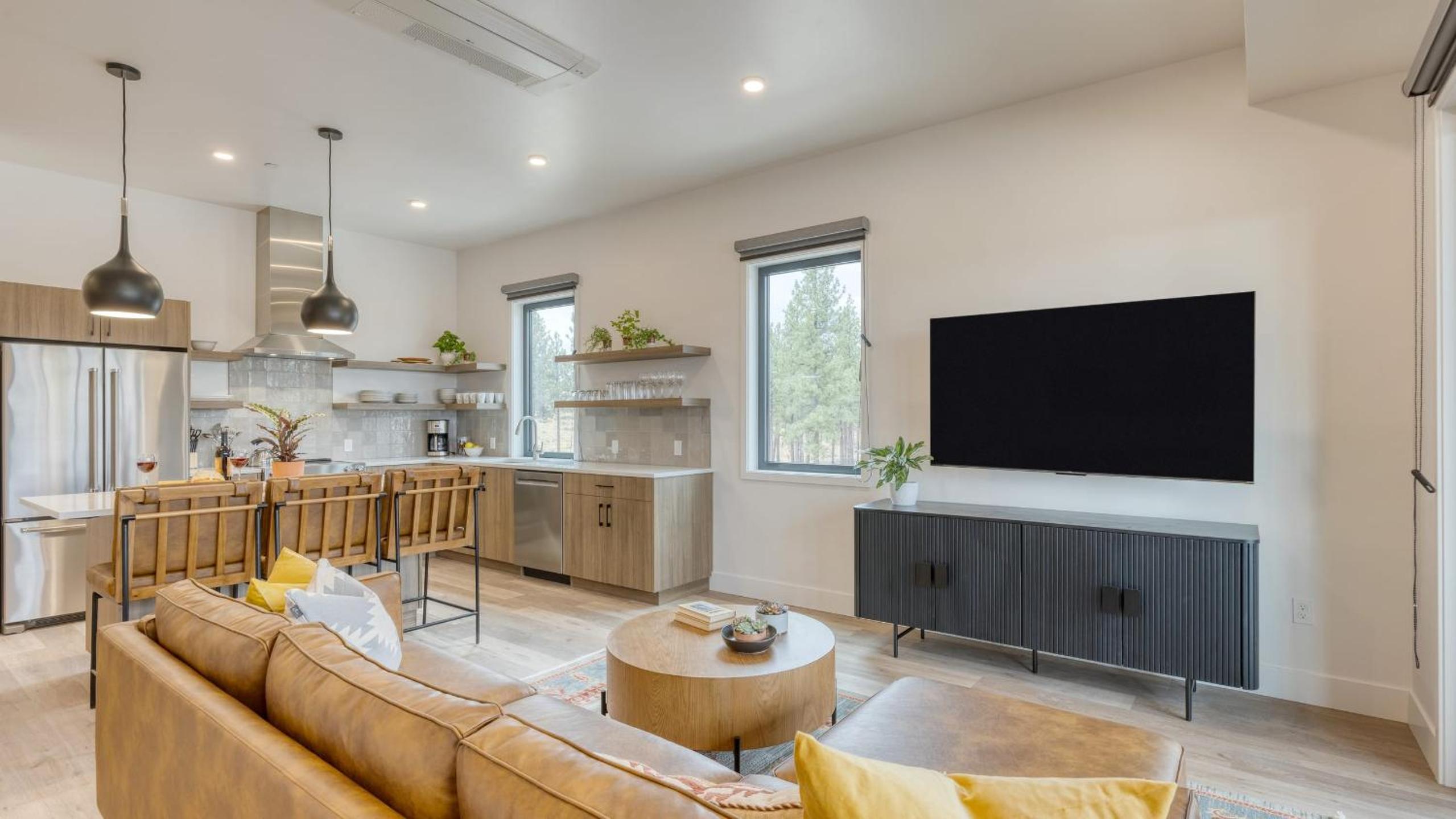 Aerie Modern 4 Unit Buyout 4 Units w Hot Tub Mountain Views Near Downtown