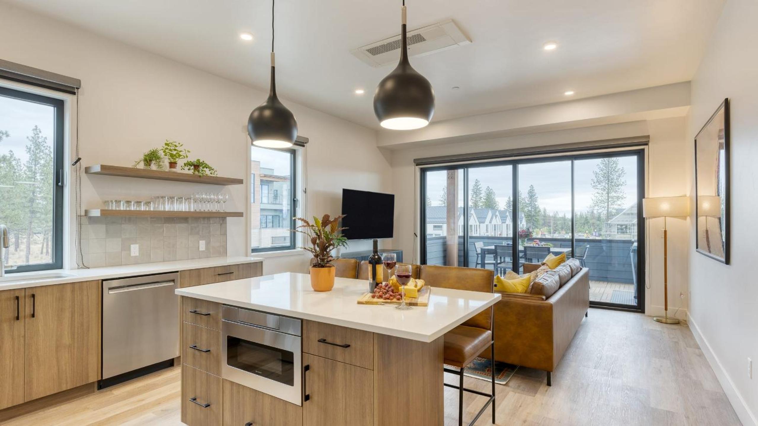 Aerie Modern 4 Unit Buyout 4 Units w Hot Tub Mountain Views Near Downtown