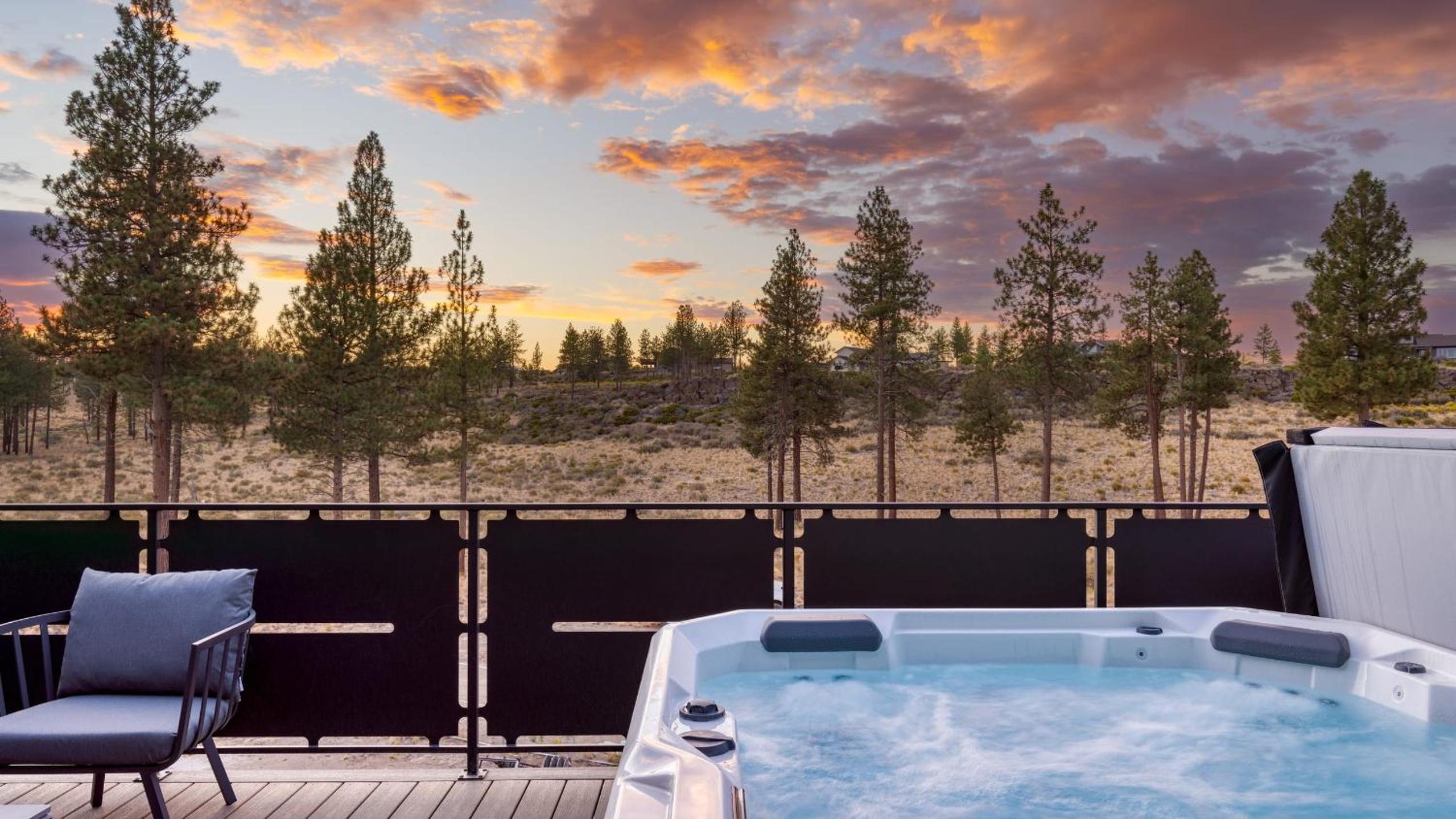 Aerie Modern 4 Unit Buyout 4 Units w Hot Tub Mountain Views Near Downtown