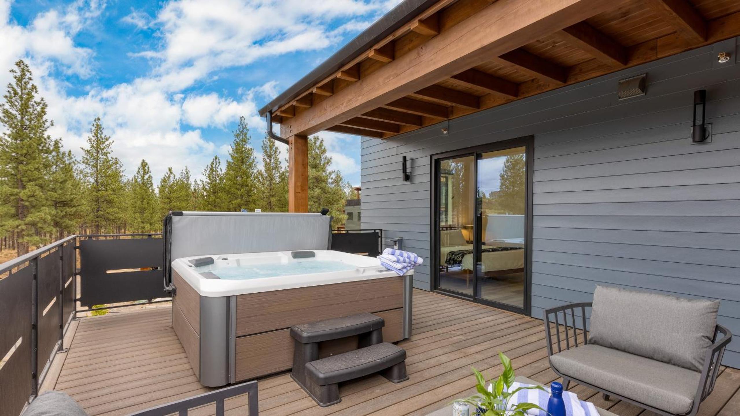 Aerie Modern 4 Unit Buyout 4 Units w Hot Tub Mountain Views Near Downtown