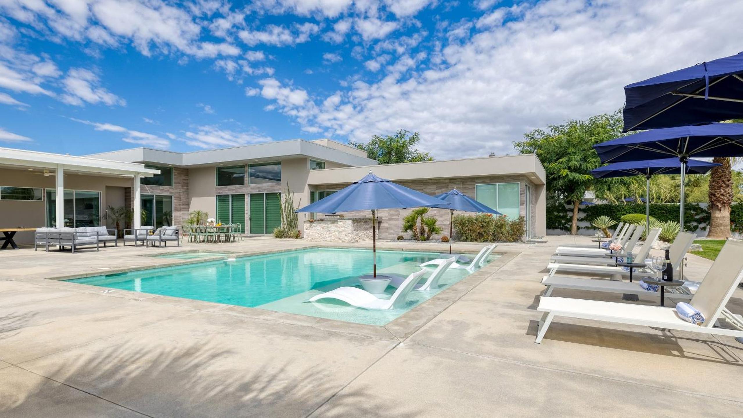Sleeps 28 2 Luxe Villas w Pool Putting Green Polo Villas Nova by AvantStay