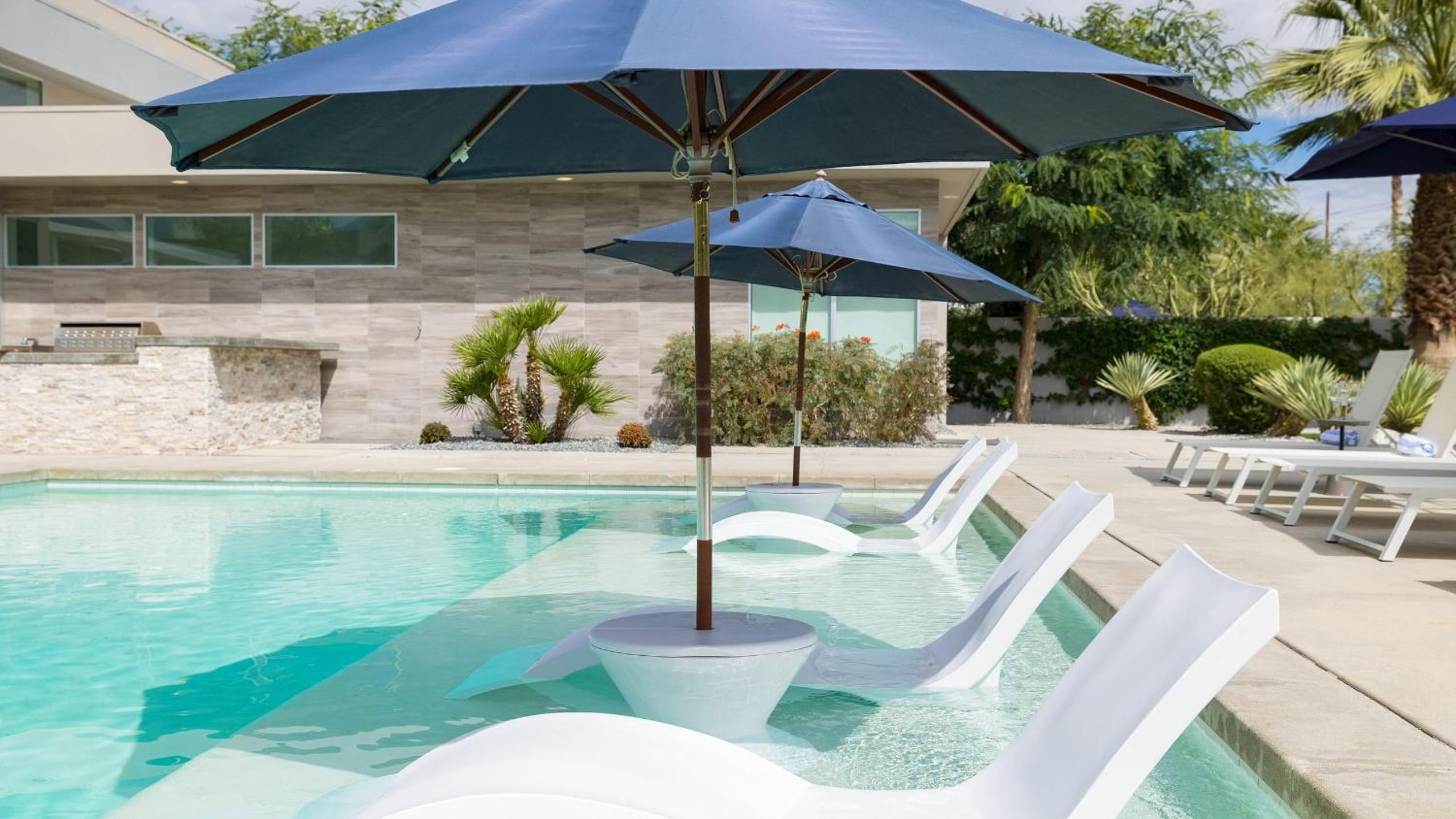 Sleeps 28 2 Luxe Villas w Pool Putting Green Polo Villas Nova by AvantStay