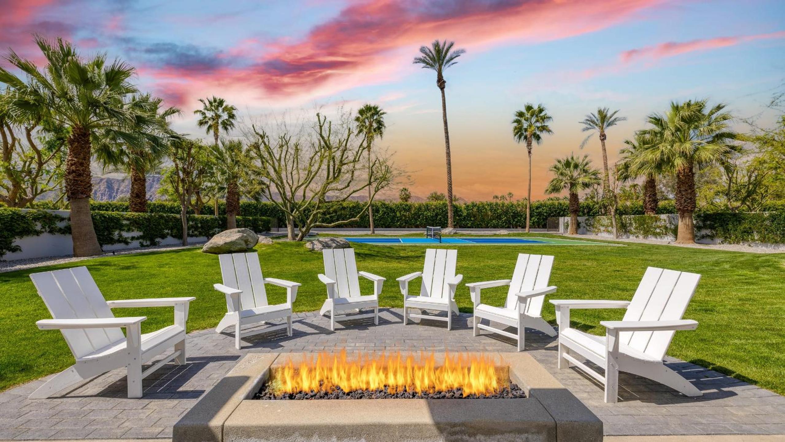 Sleeps 40 3 Luxe Villas next to Empire Polo Club Putting Green Pickleball