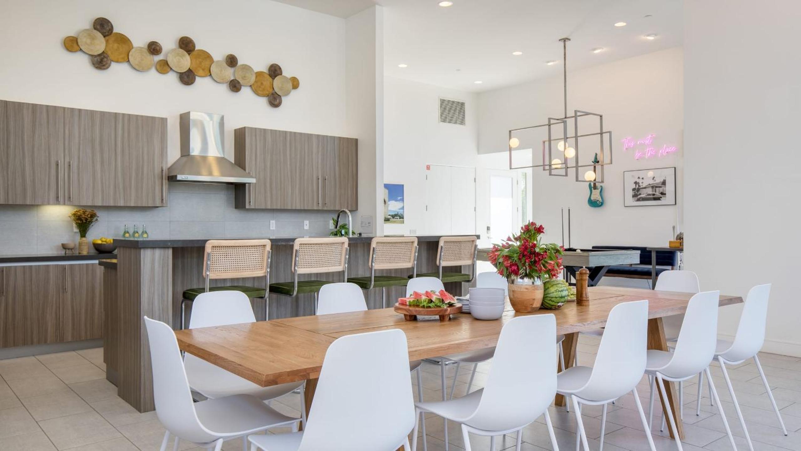 Sleeps 40 3 Luxe Villas next to Empire Polo Club Putting Green Pickleball
