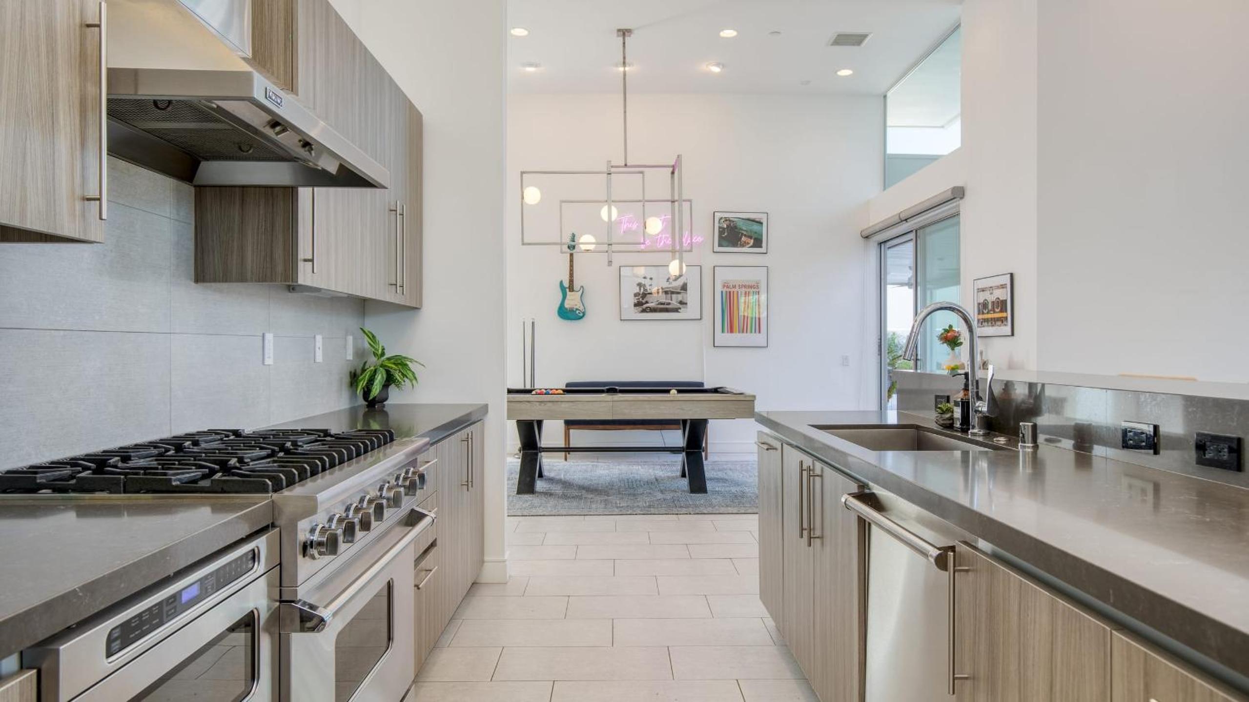Sleeps 40 3 Luxe Villas next to Empire Polo Club Putting Green Pickleball