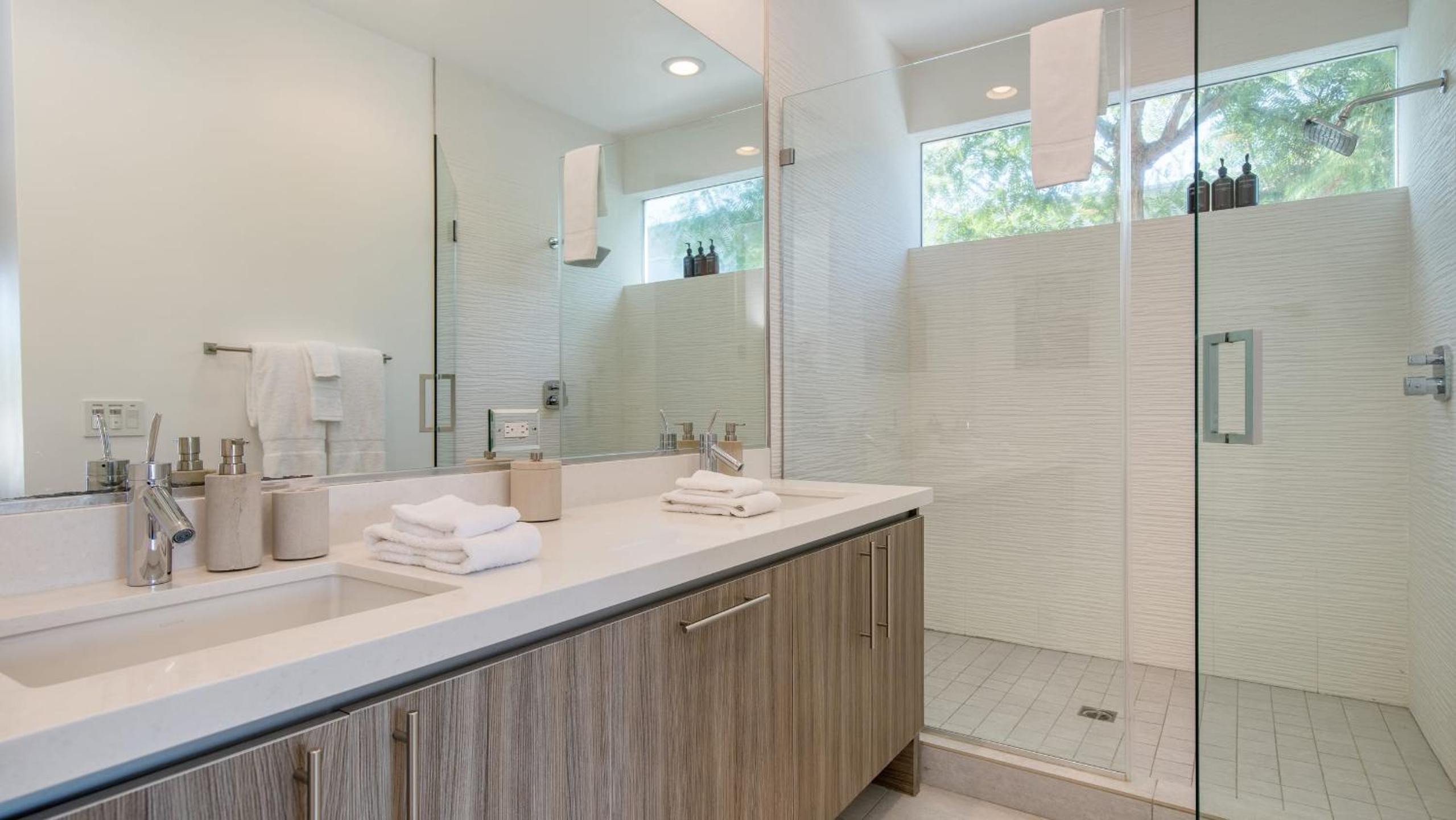 Sleeps 40 3 Luxe Villas next to Empire Polo Club Putting Green Pickleball
