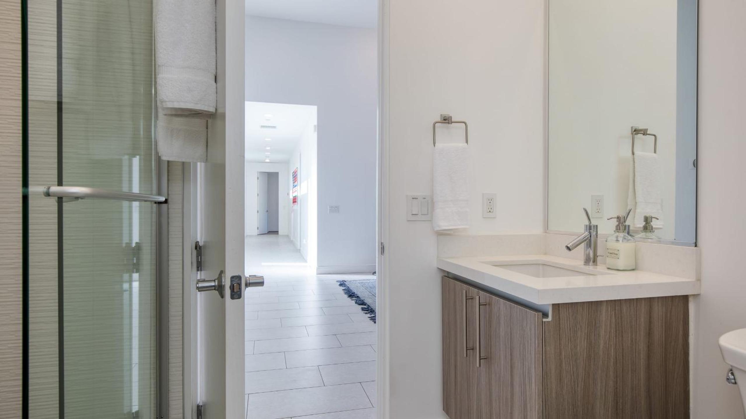 Sleeps 40 3 Luxe Villas next to Empire Polo Club Putting Green Pickleball