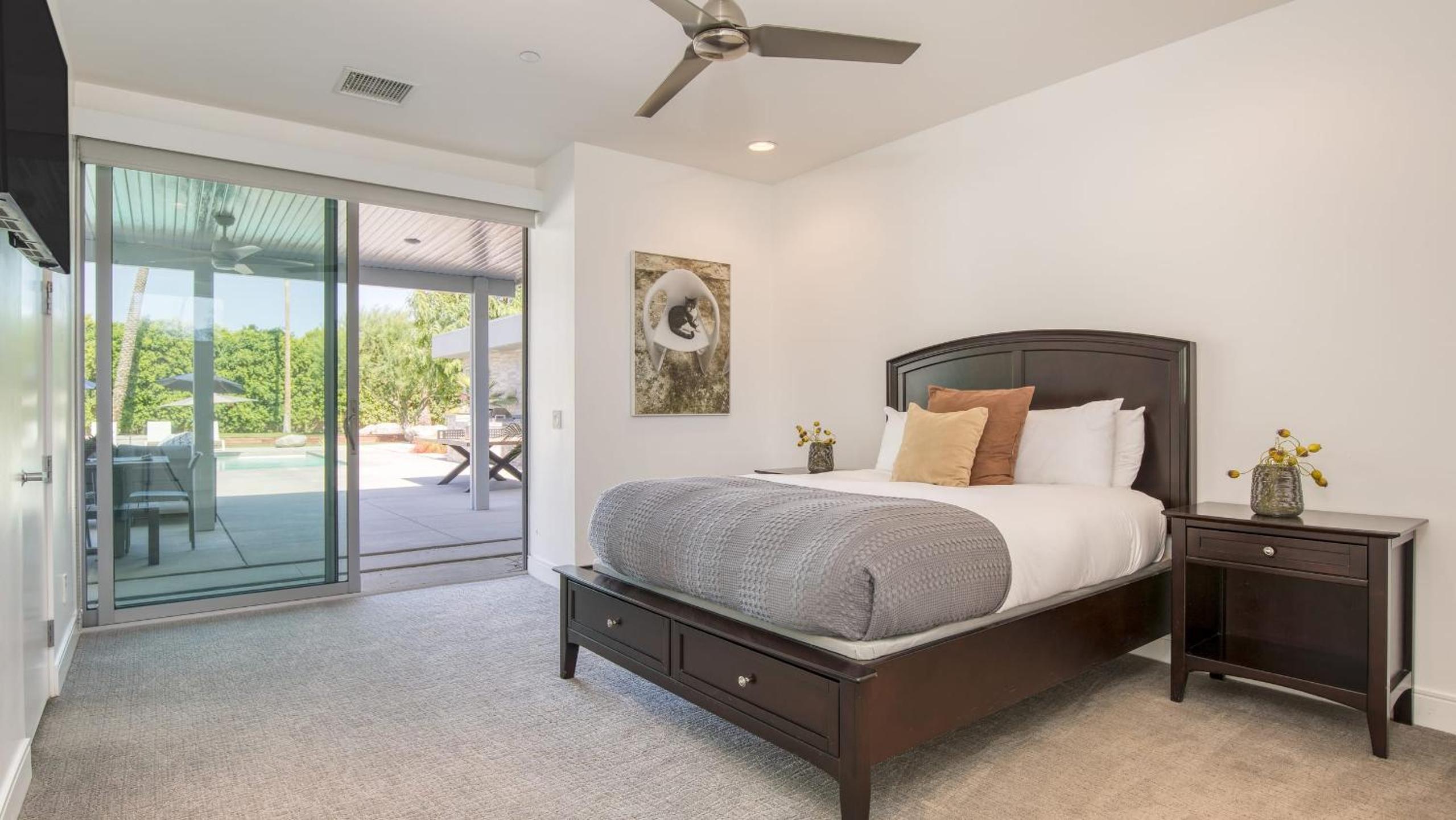 Sleeps 40 3 Luxe Villas next to Empire Polo Club Putting Green Pickleball