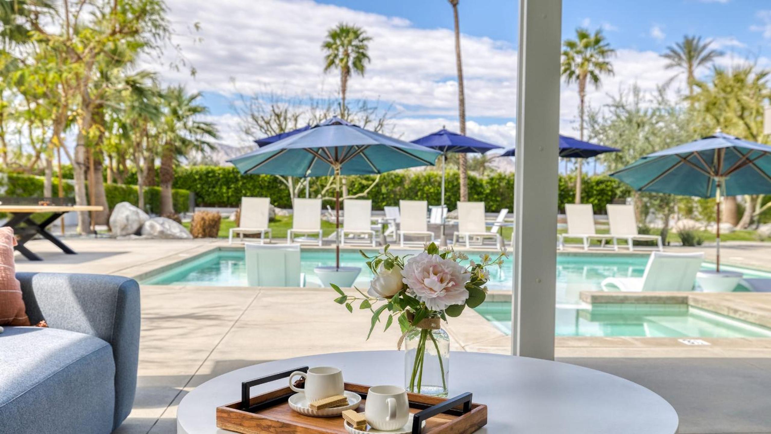 Sleeps 40 3 Luxe Villas next to Empire Polo Club Putting Green Pickleball