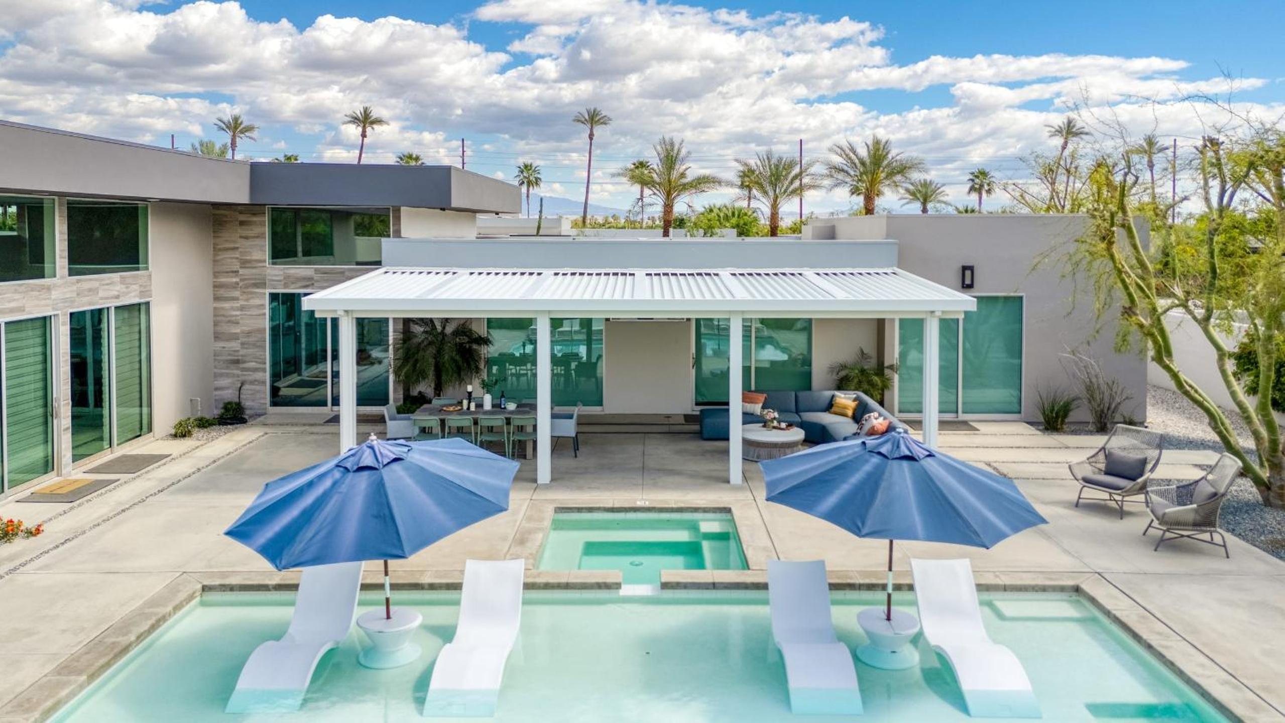 Sleeps 40 3 Luxe Villas next to Empire Polo Club Putting Green Pickleball